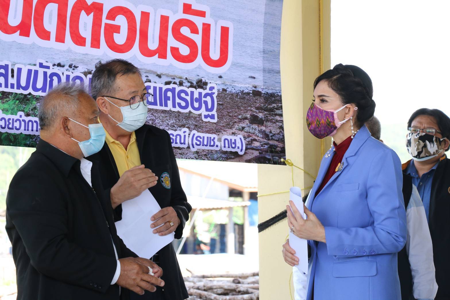 "รมช.มนัญญา" รับหนังสือชาวประมงพื้นบ้านเสนอต่ออายุประกาศอวนจับแมงกะพรุน