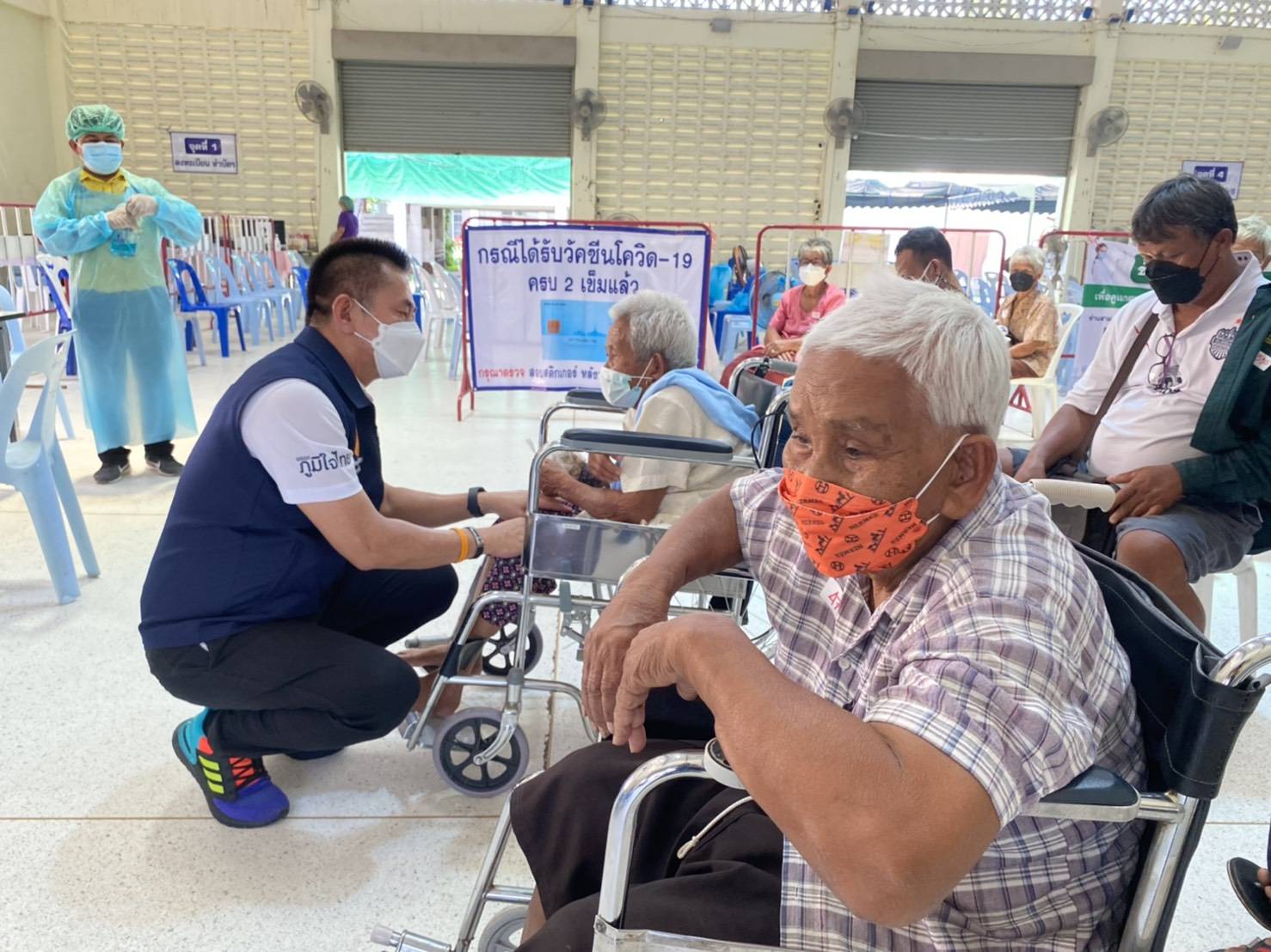 ส.ส.อดิพงษ์ ฐิติพิทยา ลงพื้นที่ไปให้กำลังใจ บุคลากรทางการแพทย์ และพ่อแม่พี่น้องประชาชน ต.ชุมแสง อ.กระสัง จ.บุรีรัมย์ ที่ได้รับการฉีดวัคซีน ณ หอประชุมอำเภอกระสัง จ.บุรีรัมย์