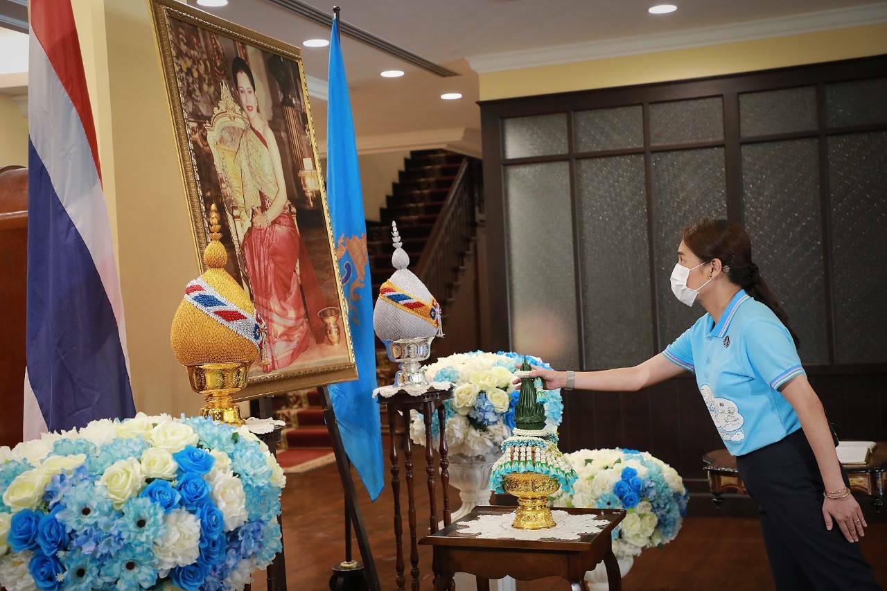 ครูโอ๊ะ เปิดโครงการล้านเมล็ดพันธุ์ ศธ. ห่วงใย ต้านภัยโควิด เฉลิมพระเกียรติ “สมเด็จพระพันปีหลวง” พร้อมนำชาว กศน.ทั่วประเทศรวมใจปลูกฟ้าทะลายโจร-มอบต้นกล้าพร้อมคู่มือ ชวนประชาชนปลูกเพื่อแม่-ใช้เป็นยาในครัวเรือน