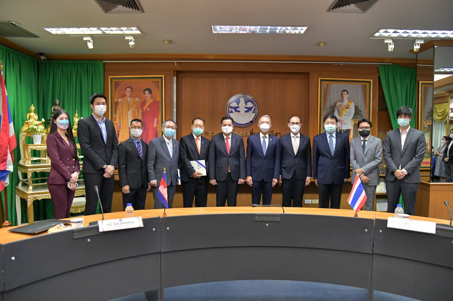 รมว.พิพัฒน์  บันทึกเทปประชาสัมพันธ์โครงการพัฒนาศักยภาพผู้ประกอบการด้านบริการท่องเที่ยว ภายใต้ชื่อ "ท่องเที่ยวสีขาว"  นอกจากนี้ ได้ให้ที่ปรึกษาส่วนตัวของนายกรัฐมนตรี และ รมช.ท่องเที่ยวแห่งราชอาณาจักรกัมพูชา และคณะเข้าหารือด้านการพัฒนาความร่วมมือด้านการท่องเที่ยวระหว่างประเทศ