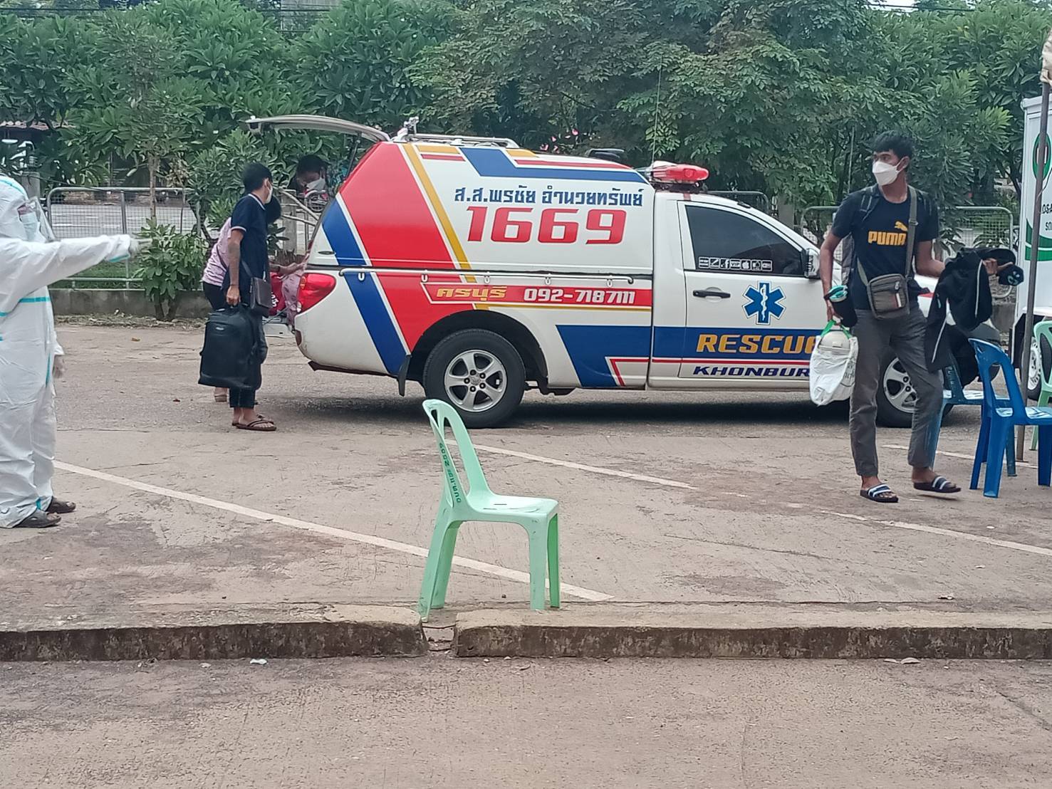 ส.ส.พรชัย ลงพื้นที่ปฏิบัติภาระกิจการนำผู้ป่วยติดเชื้อโควิด-19 จากต่างจังหวัดกลับมารักษาที่ครบุรี-เสิงสาง และลงพื้นที่เยี่ยมให้กำลังใจผู้ปฏิบัติงาน และผู้กักตัว และมอบกรมธรรม์ประกันโควิด-10 ให้กับ อสม.รพ.สต.วังน้ำเขียว และ รพ.สต.ไทยสามัคคี