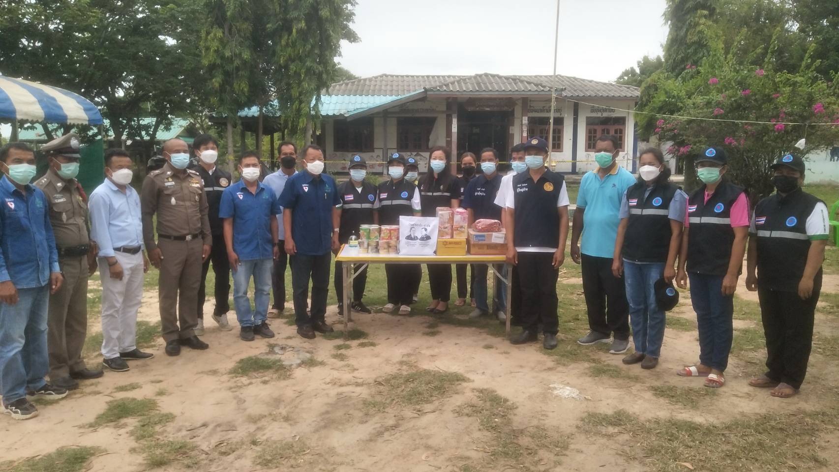 ส.ส.โสภณ- ส.ส.สมบูรณ์ ซารัมย์ พร้อมทีมงานลงพื้นที่เยี่ยมให้กำลังใจเจ้าหน้าที่ และ อสม. รพ. สนาม อ.คูเมือง-อ.พุทธไธสง-อ.นาโพธิ์-อ.บ้านใหม่ไชยพจน์ จ.บุรีรัมย์ รวม 10 จุด