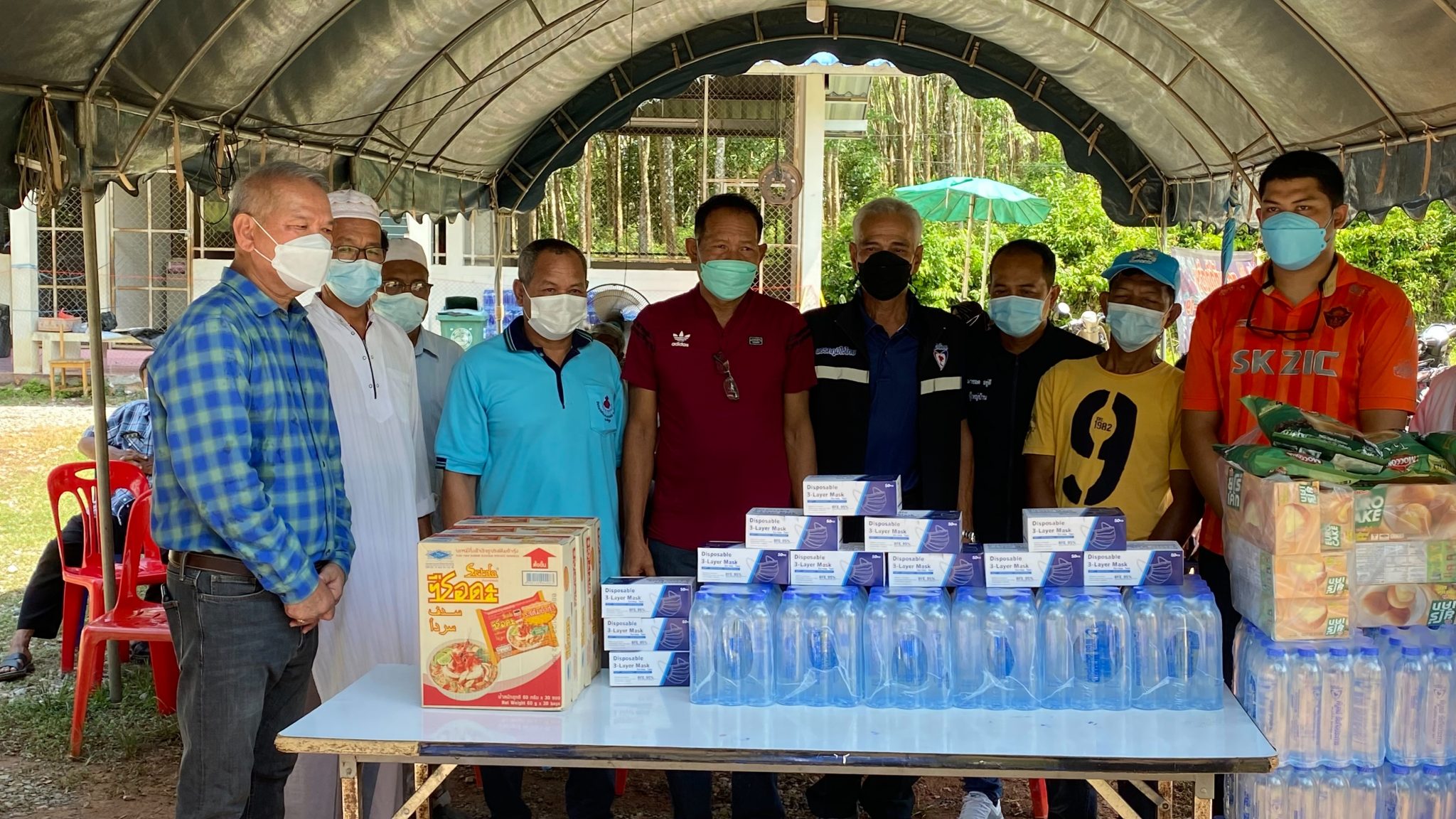 ส.ส.พิบูลย์ รัชกิจประการ มอบสิ่งของจำเป็นสำหรับใช้ประโยชน์ในการปฏบัติงาน ณ สถานที่กักกันเฝ้าระวังโควิด-19 (LQ) ตาดีกาบ้านท่าหิน ต.ควนขัน อ.เมือง จว.สตูล