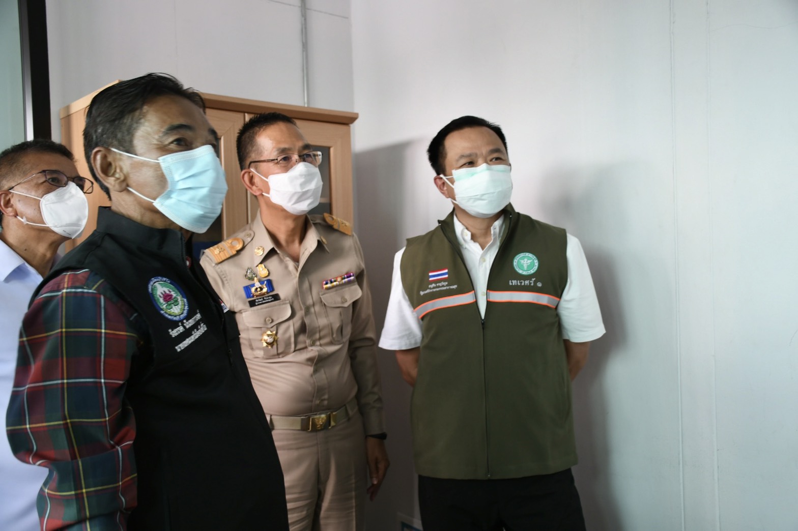 “อนุทิน” ลงพื้นที่ปทุมธานี ลุยแก้โควิด-19 ย้ำ เห็นใจ คนทำงาน พร้อมออกมาตรการฟื้นขวัญ