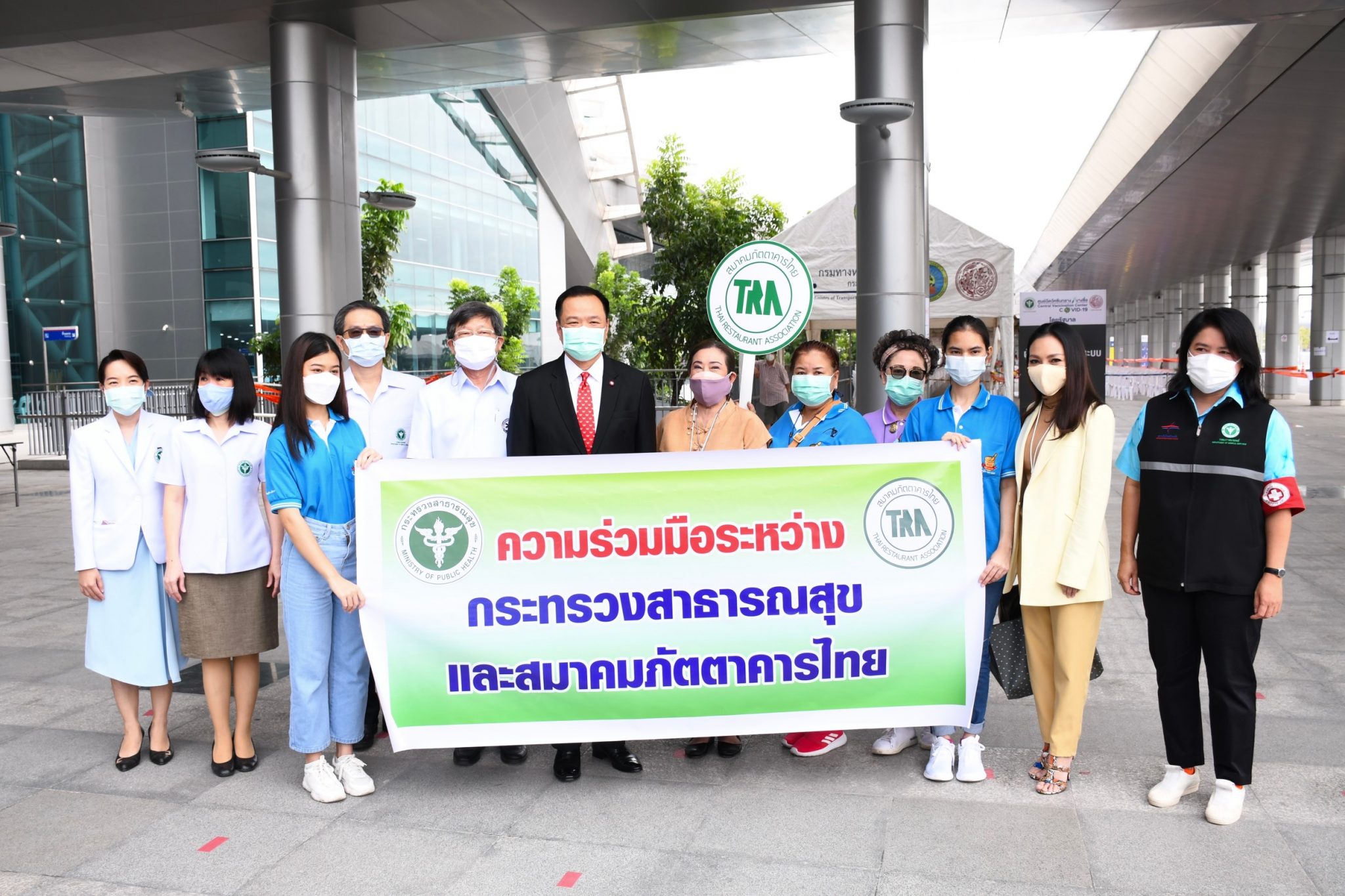 สธ.เร่งฉีดวัคซีนสร้างความปลอดภัยการเข้าใช้บริการร้านอาหาร