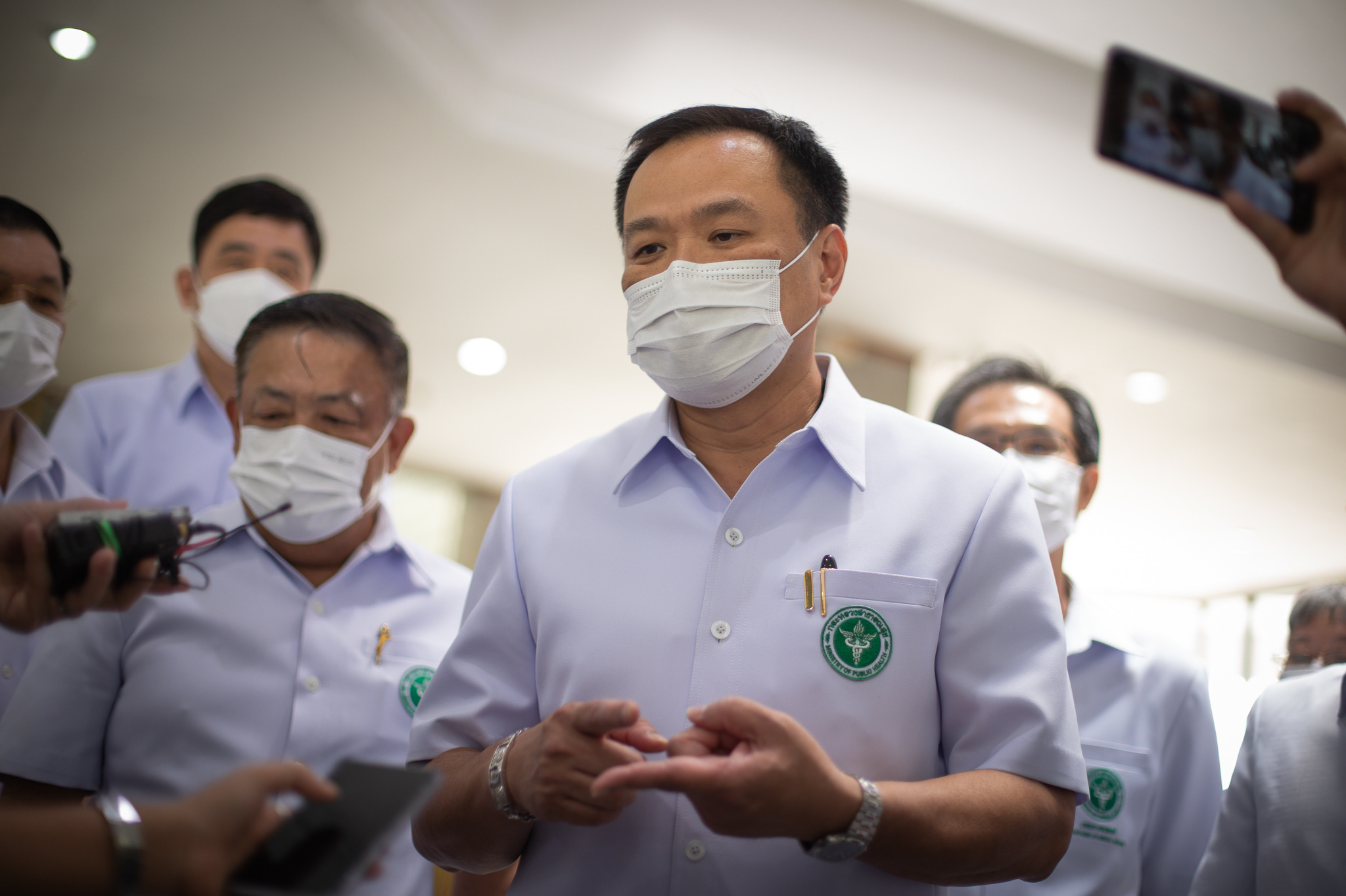 "อนุทิน" ไม่ขวางฉีดวัคซีนโควิดฯ เด็ก 12 ปี แต่ขอให้ผู้ผลิตมาขึ้นทะเบียนกับ อย.