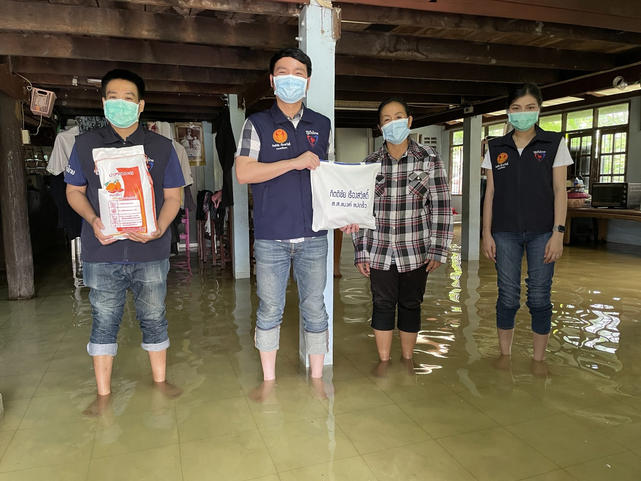 "ส.ส.กิตติชัย เรืองสวัสดิ์" ห่วงใยผู้ประสบอุทกภัย พื้นที่เยี่ยมให้กำลังใจพร้อมมอบถุงห่วงใยให้กับประชาชน ในพื้นที่จังหวัดฉะเชิงเทรา