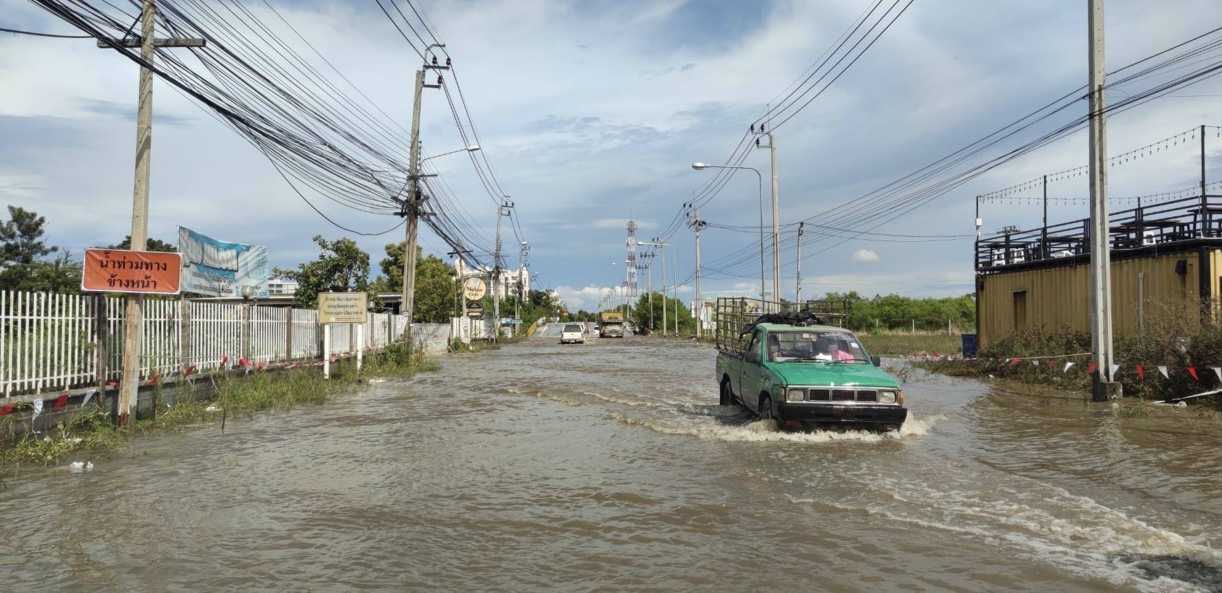 กรมทางหลวงชนบท เผยถนนที่ได้รับผลกระทบจากอุทกภัยใน 2 จังหวัด สามารถสัญจรผ่านได้