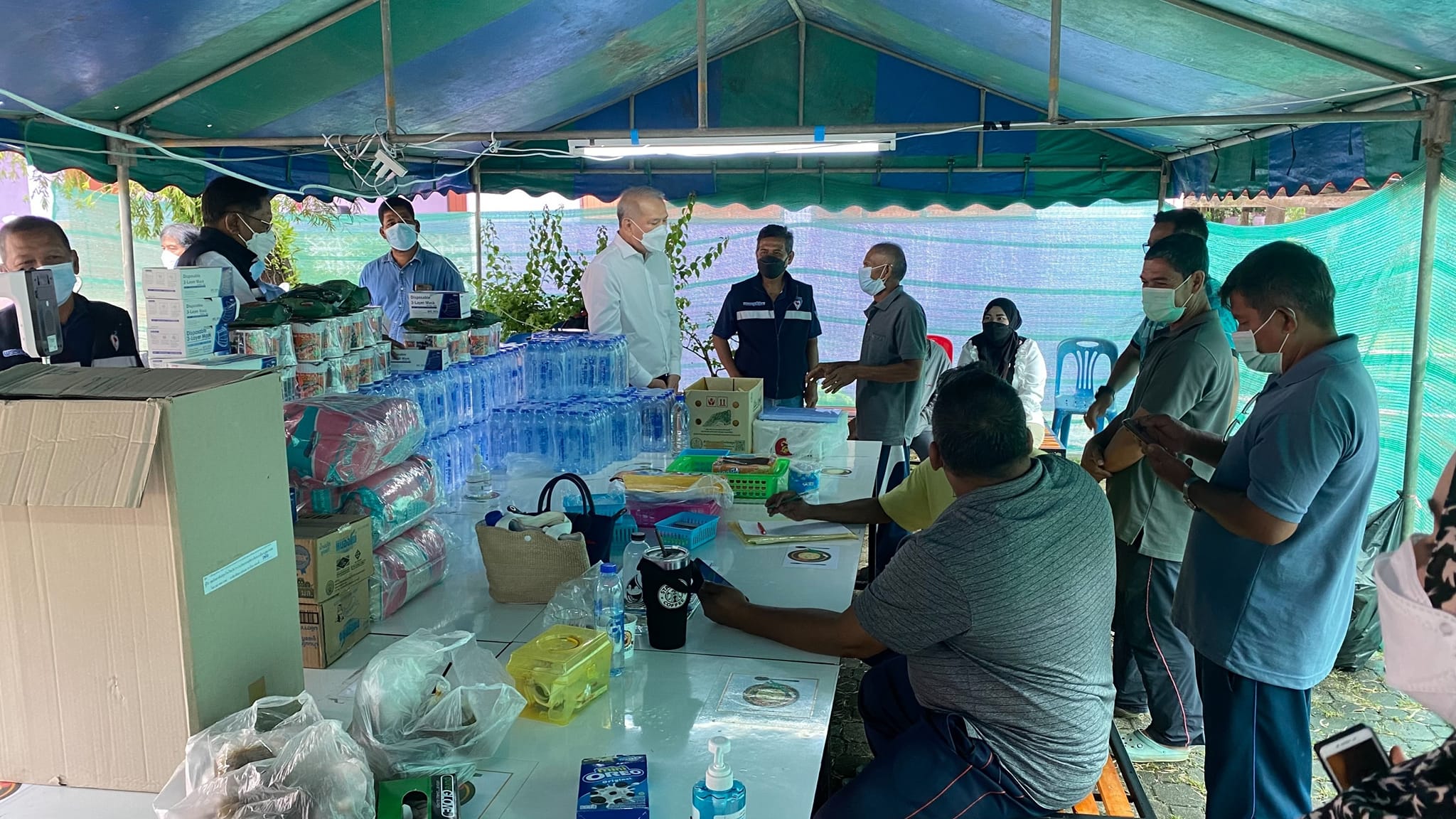 ส.ส.พิบูลย์ รัชกิจประการ มอบสิ่งของจำเป็นสำหรับใช้ประโยชน์ในการปฏบัติงาน ณ สถานที่กักกันเฝ้าระวังโควิด 19 (LQ) โรงเรียนบ้านทุ่งตำเสา ต.ทุ่งนุ้ย อ.ควนกาหลง จ.สตูล