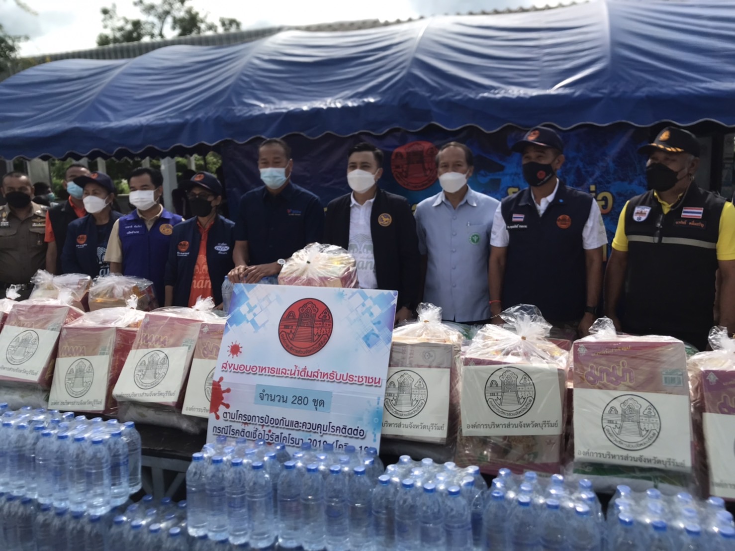 นายรังสิกร ทิมาตฤกะ ส.ส.บุรีรัมย์ พร้อมคณะ ลงพื้นที่เดินทางไปมอบถุงยังชีพ ให้พี่น้องประชาชนบ้านเมืองแกใต้ ต.เมืองแก อ.สตึก จ.บุรีรัมย์