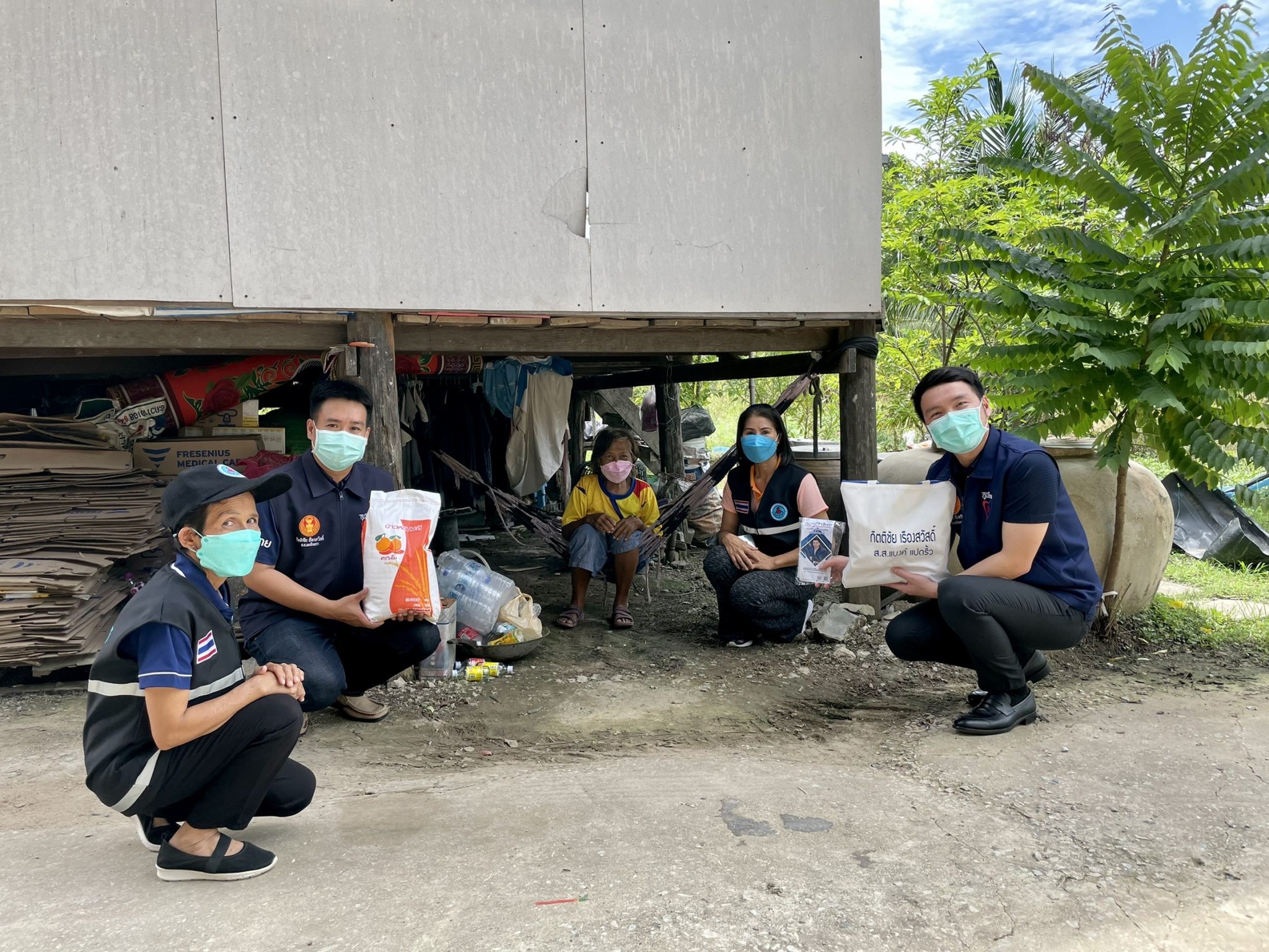 ส.ส.กิตติชัย เรืองสวัสดิ์ พร้อมด้วยทีมงาน ห่วงใยพี่น้องประชาชน ลงพื้นที่เยี่ยมผู้ป่วยติดเตียง และได้มอบถุงห่วงใย ในพื้นที่ ต.วังตะเคียน อ.เมือง จ.ฉะเชิงเทรา