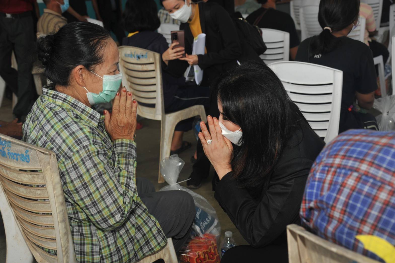 รมช.มนัญญา ไทยเศรษฐ์ ลงพื้นที่มอบถุงยังชีพให้กับผู้ประสบอุทกภัย และพบปะให้กำลังใจเกษตรกร ประชาชน ต.สะตอ อ.เขาสมิง จ.ตราด