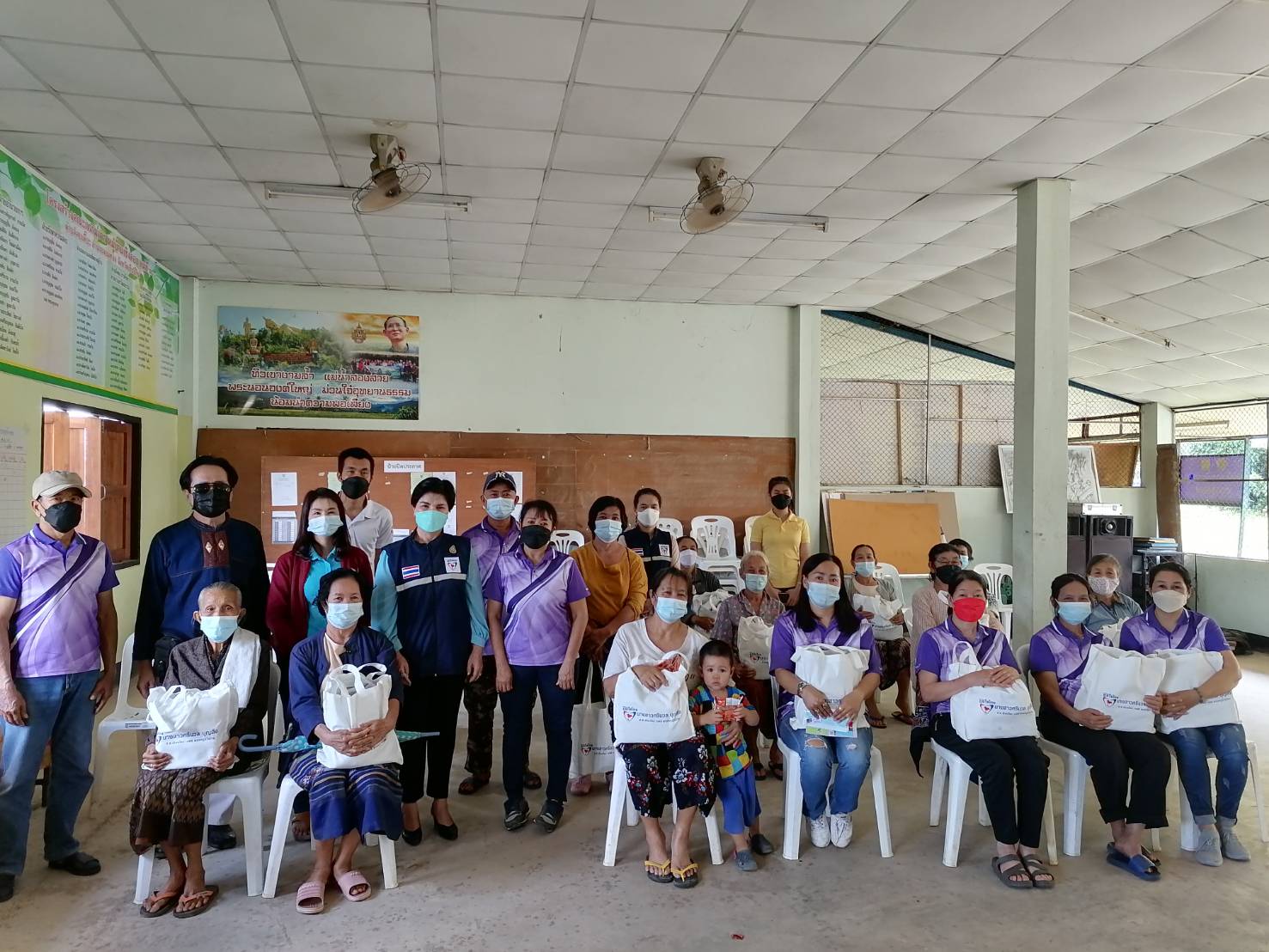 ส.ส.ศรีนวล บุญลือ ลงพื้นที่มอบถุงยังชีพ และชุดตรวจ ATK ให้กับกลุ่มผู้ยากไร้ ที่บ้านสบสอย-บ้านเชิงดอย ต.สบเตี๊ยะ อ.จอมทอง และบ้านท่าเดื่อ ต.บ้านแม อ.สันป่าตอง จ.เชียงใหม่