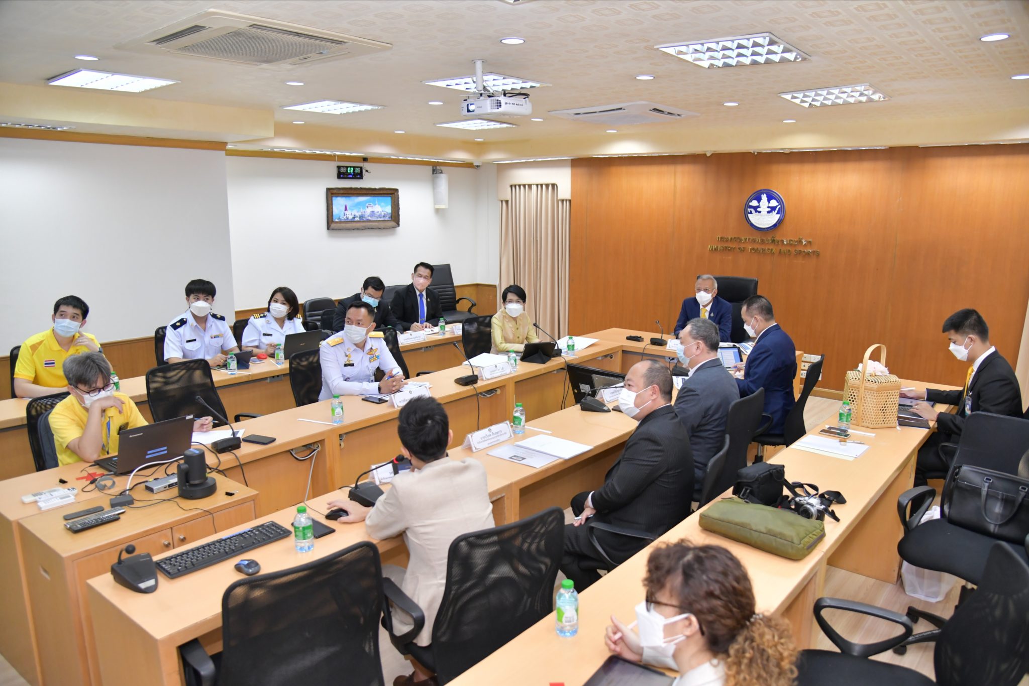 รมว.พิพัฒน์ ให้​คณะเทศบาล​เมืองป่าตอง ข้าพบ​ เพื่อหารือ​แนว​ทางการ​ส่งเสริม​การท่องเที่ยว​ในช่วงเทศกาล​ส่งท้าย​ปี​เก่า​ และต้อนรับ​ปีใหม่​ ปี​ 2565​ และให้ประธานคณะอนุกรรมาธิการการกีฬาอาชีพและอุตสาหกรรมกีฬา และคณะอนุฯ เข้าพบเพื่อหารือในประเด็นการขับเคลื่อนอุตสาหกรรมกีฬา​ และทางออกอุตสาหกรรมกีฬา​ จากสถานการณ์ covid-19