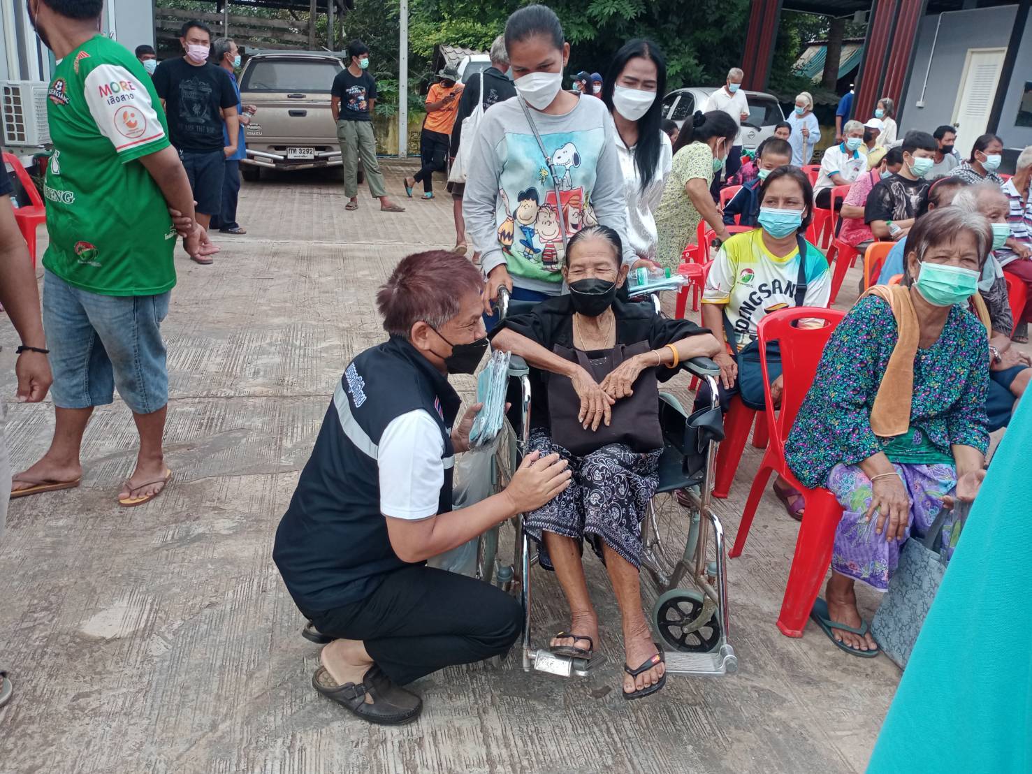 "ส.ส.พรชัย อำนวยทรัพย์" ห่วงใยพี่น้องประชาชน ลงพื้นที่เยี่ยมให้กำลังใจเจ้าหน้าที่ผู้ปฏิบัติงานและประชาชนที่มาฉีดวัคซีนโรคโควิด19 ณ รพ.สต.โคกไม้ตาย