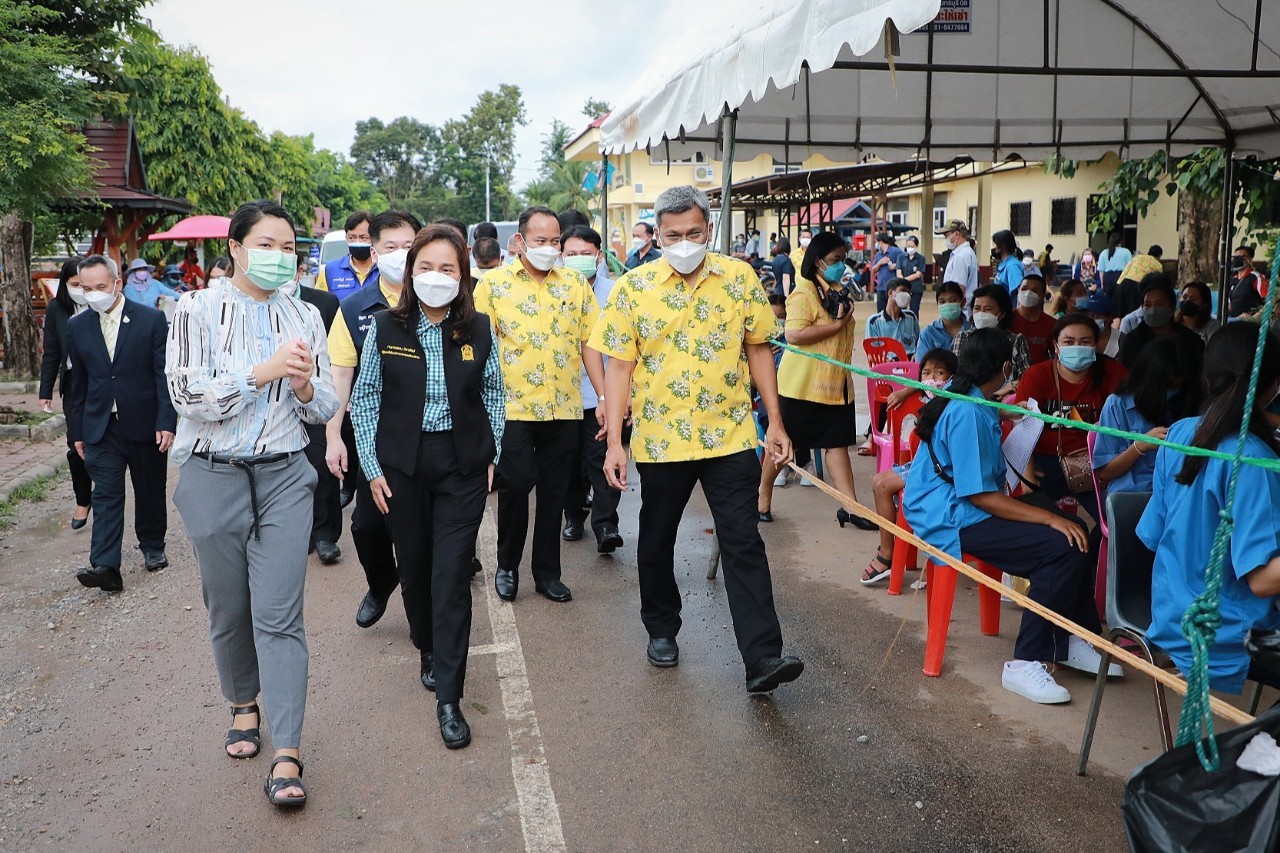 รมช.กนกวรรณ ให้กำลังใจ นักเรียน นักศึกษา ฉีดวัคซีนสร้างภูมิคุ้มกันหมู่ ฝากใช้ความสามัคคีก้าวผ่านปัญหาอุปสรรคไปด้วยกัน ย้ำ หลังรับวัคซีนแล้วอย่าออกกำลังกายหนัก