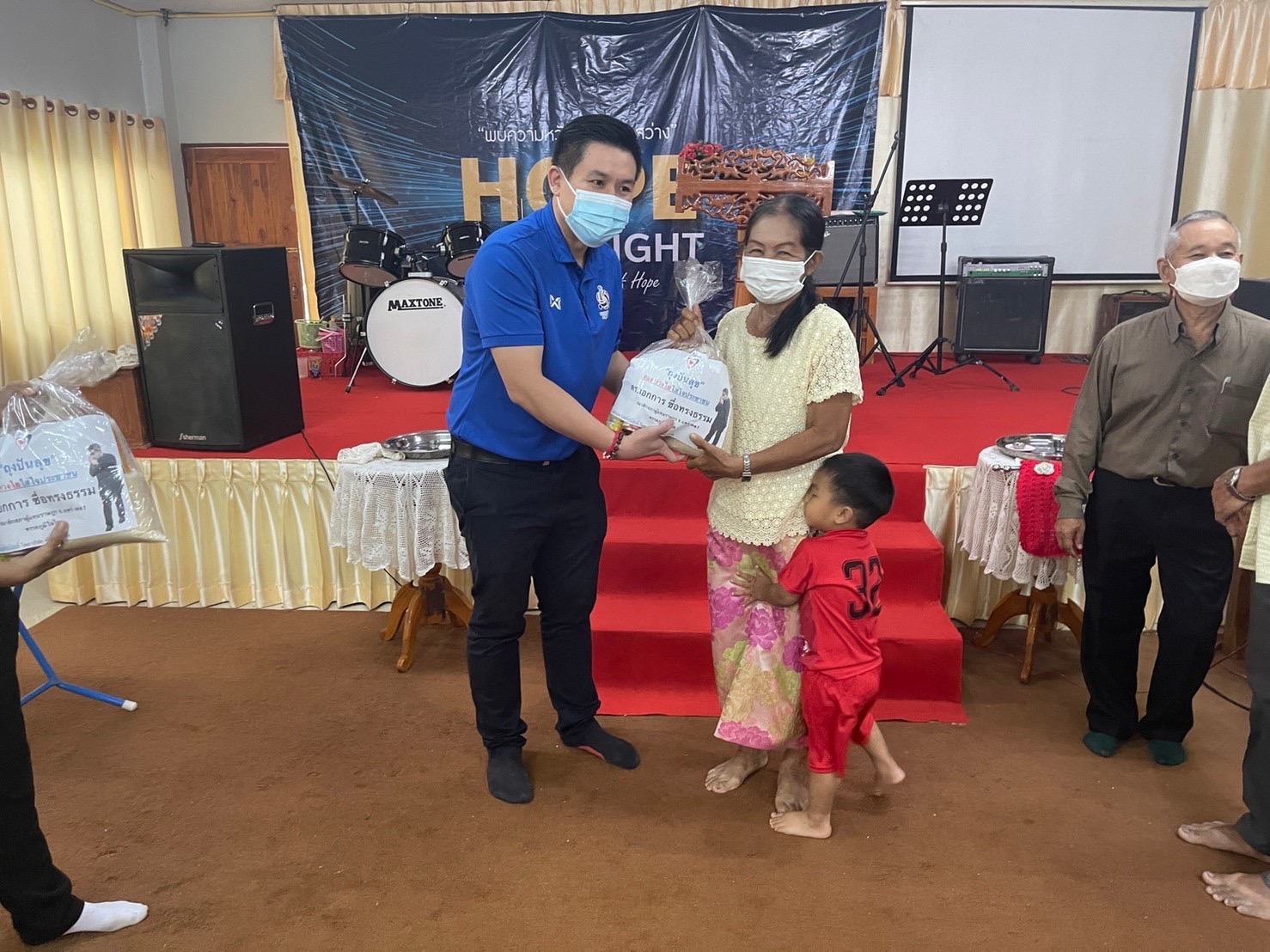 "ส.ส.เอกการ ซื่อทรงธรรม"ได้ทำโครงการ “ถุงปันสุข” แจกจ่ายให้แก่ชาวบ้าน กลุ่มผู้มีรายได้น้อย ผู้พิการ และผู้ป่วยติดเตียง ในพื้นที่ต่างๆ ใน จ.แพร่