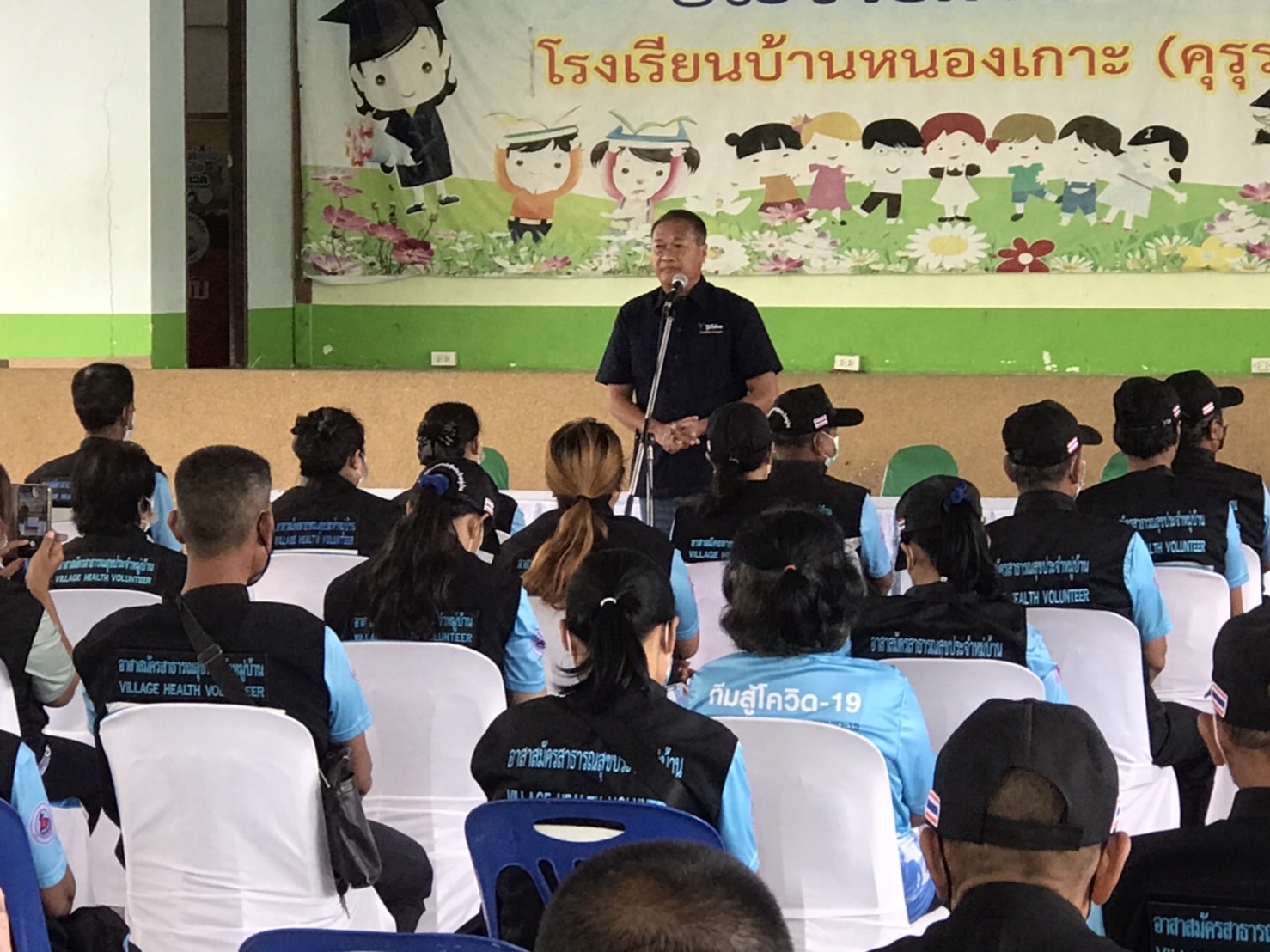 "ส.ส.รังสิกร ทิมาตฤกะ" ลงพื้นที่พบปะพี่น้องอสม.และผู้นำหมู่บ้าน นำหน้ากากอนามัย 1,840 กล่อง มอบให้พี่น้องเทศบาลตำบลศรีสตึก ทุกหลังคาเรือนและเชิญชวนให้พี่น้องออกมาฉีดวัคซีนป้องกันโควิด-19