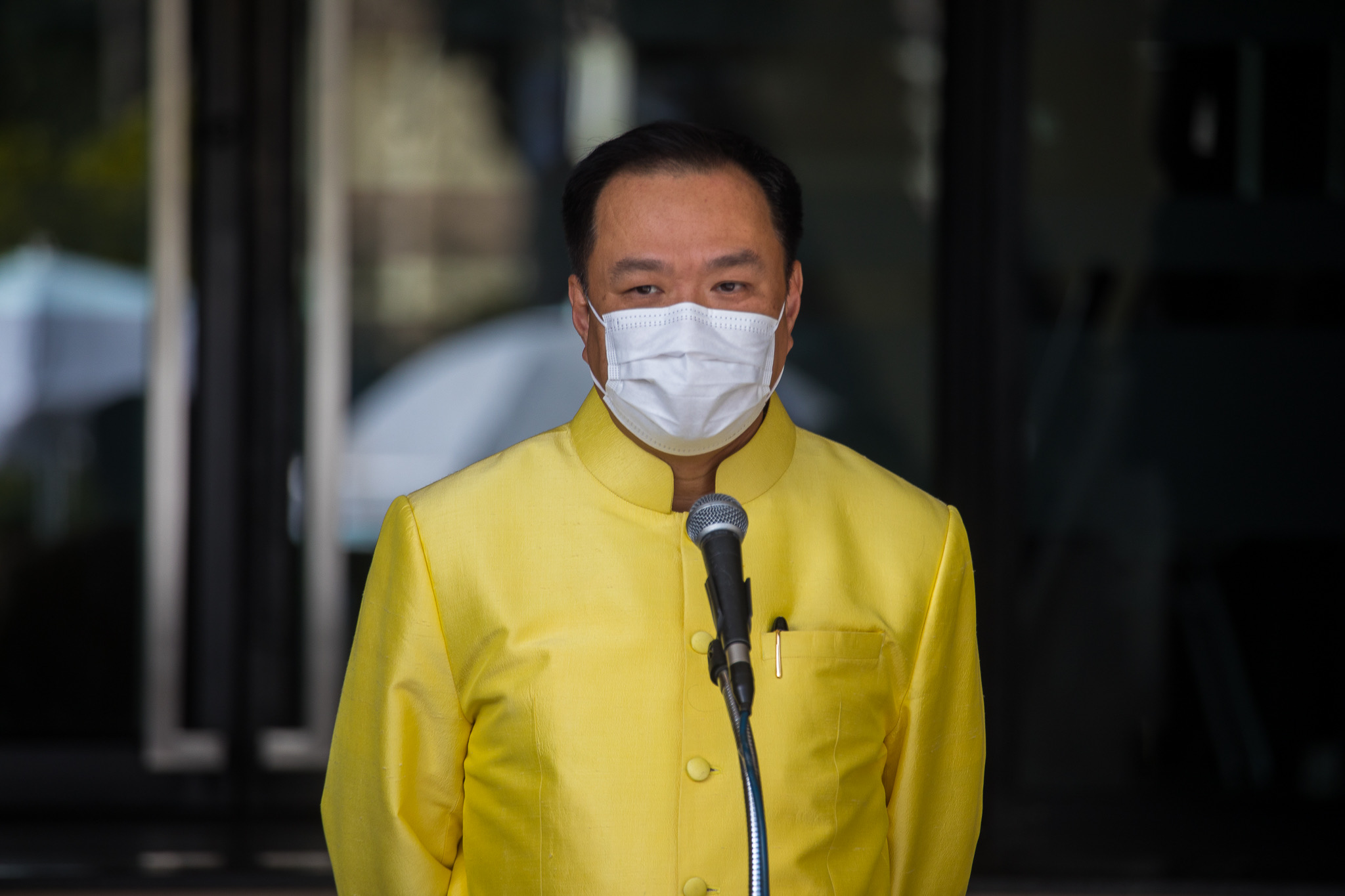 "อนุทิน" สั่ง คร.ระดมวัคซีนลงใต้ บรรเทาสถานการณ์โควิด 19 ระบาด หวังทั่วไทยฉีด เกิน 70% ของประชากร