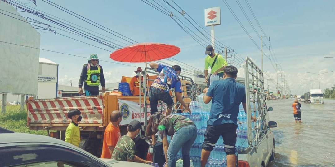 กรมทางหลวงชนบท บรรเทาความเดือดร้อนให้กับผู้ประสบภัยอย่างเต็มที่ จัดรถรับ-ส่ง บริเวณถนนสาย ชย.3055 จ.ชัยภูมิ