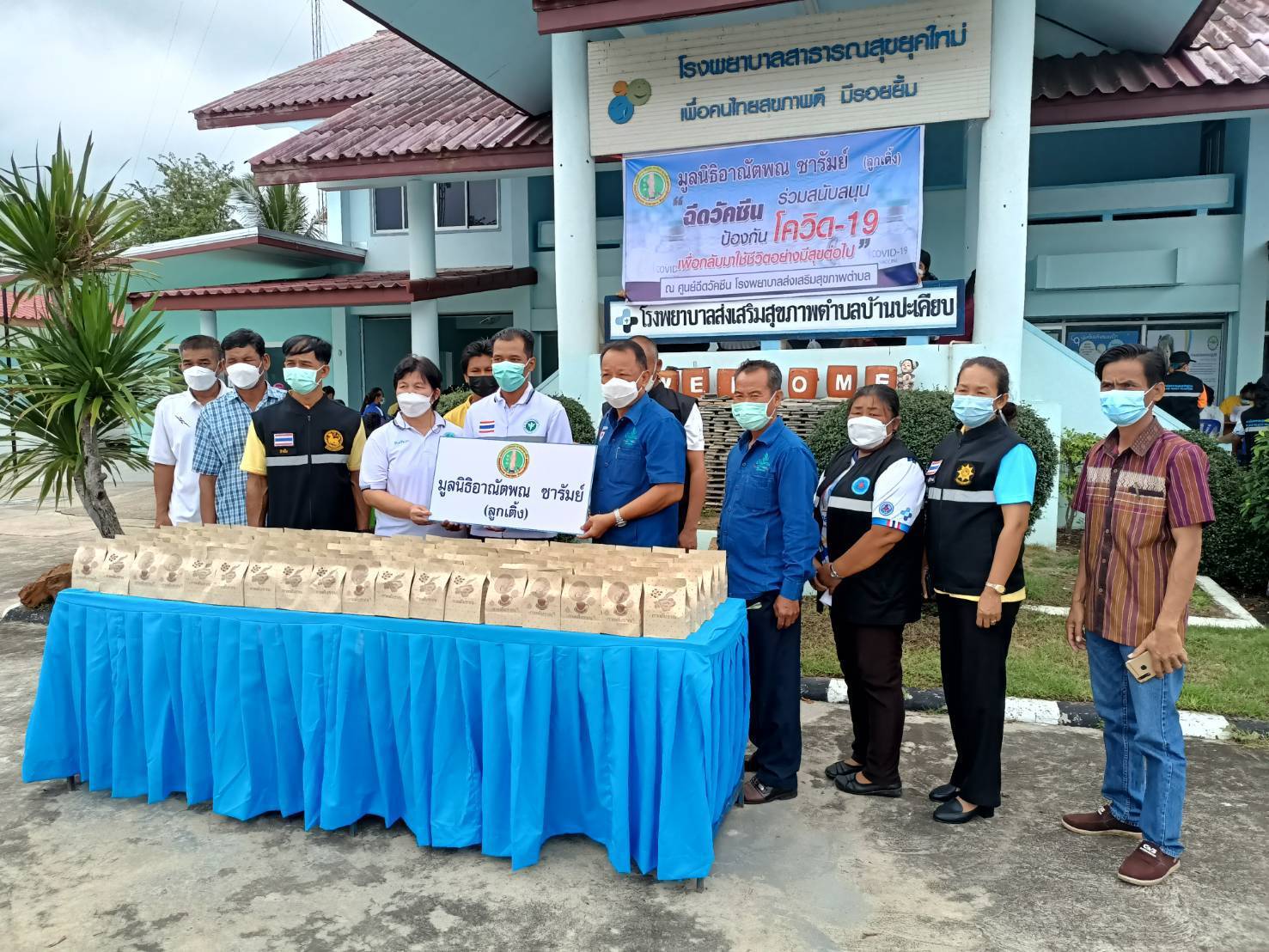 ส.ส.สมบูรณ์ ซารัมย์ ลงพื้นที่ให้กำลังใจเจ้าหน้าที่ และผู้เข้าฉีดวัคซีนโควิด-19  ที่ รพ.สต.ปะเคียบ, บ้านโจด และหนองขมาร พร้อมทั้งเยี่ยมผู้ป่วยติดเตียง และผู้ประสบภัยน้ำท่วมนา ที่ต.ปะเคียบ อ.คูเมือง จ.บุรีรัมย์