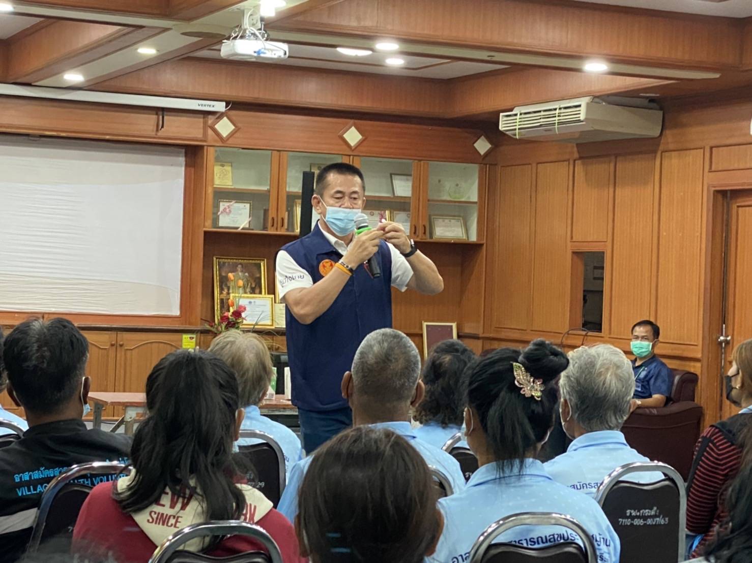 ส.ส.อดิพงษ์ ฐิติพิทยา มอบชุดตรวจ ATK ให้กับพ่อแม่พี่น้องชาวตำบลกระสัง ณ ห้องประชุมโรงพยาบาลกระสัง และ หอประชุมอำเภอกระสัง ต.กระสัง อ.กระสัง จ.บุรีรัมย์