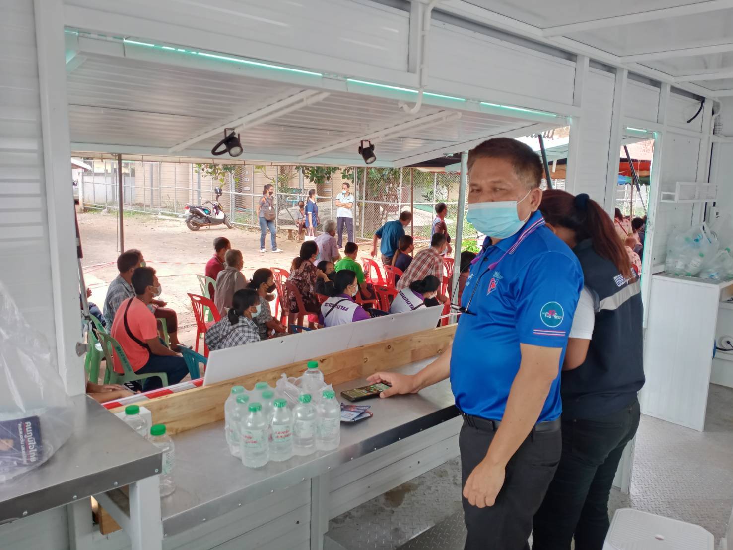 ส.ส.พรชัย อำนวยทรัพย์ ลงพื้นที่เยี่ยมและให้กำลังใจเจ้าหน้าที่ผู้ปฏิบัติงาน และประชาชนที่มาฉีดวัคซีนโรคโควิด-19 ณ โรงพยาบาลครบุรี จ.นครราชสีมา