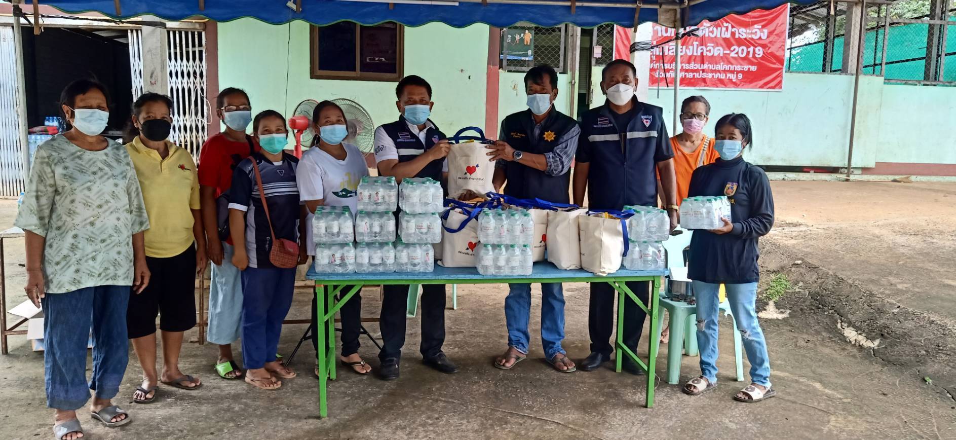 ส.ส.พรชัย อำนวยทรัพย์ ลงพื้นที่เยี่ยมให้กำลังใจผู้ที่กักตัวตามมาตรการการป้องกันการแพร่ระบาดของโรคโควิด-19 พร้อมมอบถุงน้ำใจ ยาฟ้าทะลายโจร และน้ำดื่ม ที่อ.ครบุรี จ.นครราชสีมา และลงพื้นที่ให้กำลังใจผู้ปฏิบัติงาน และประชาชนที่มาฉีดวัคซีนโรคโควิด-19 ณ โรงพยาบาลครบุรี