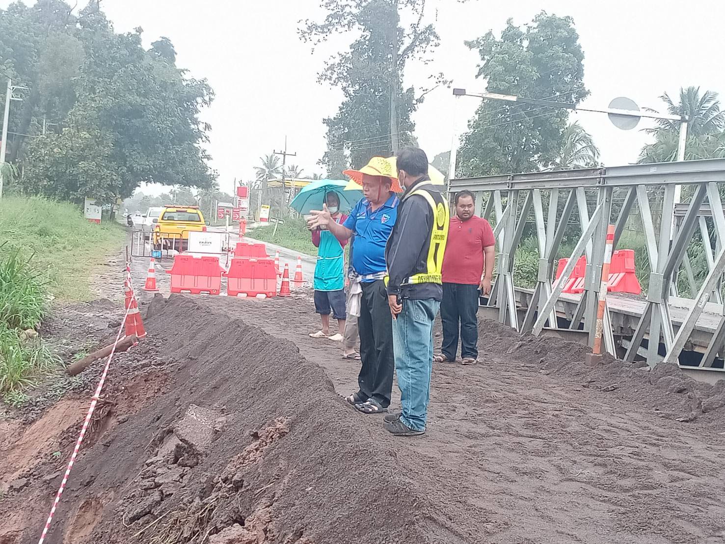ส.ส.พรชัย อำนวยทรัพย์ ห่วงใยประชาชน เร่งแก้ไขปัญหาการสัญจร ที่ได้รับผลกระทบจากฝนที่ตกอย่างต่อเนื่องจนทำให้ถนนทรุดตัว ในเขตพื้นที่อ.เสิงสาง จ.นครราชสีมา