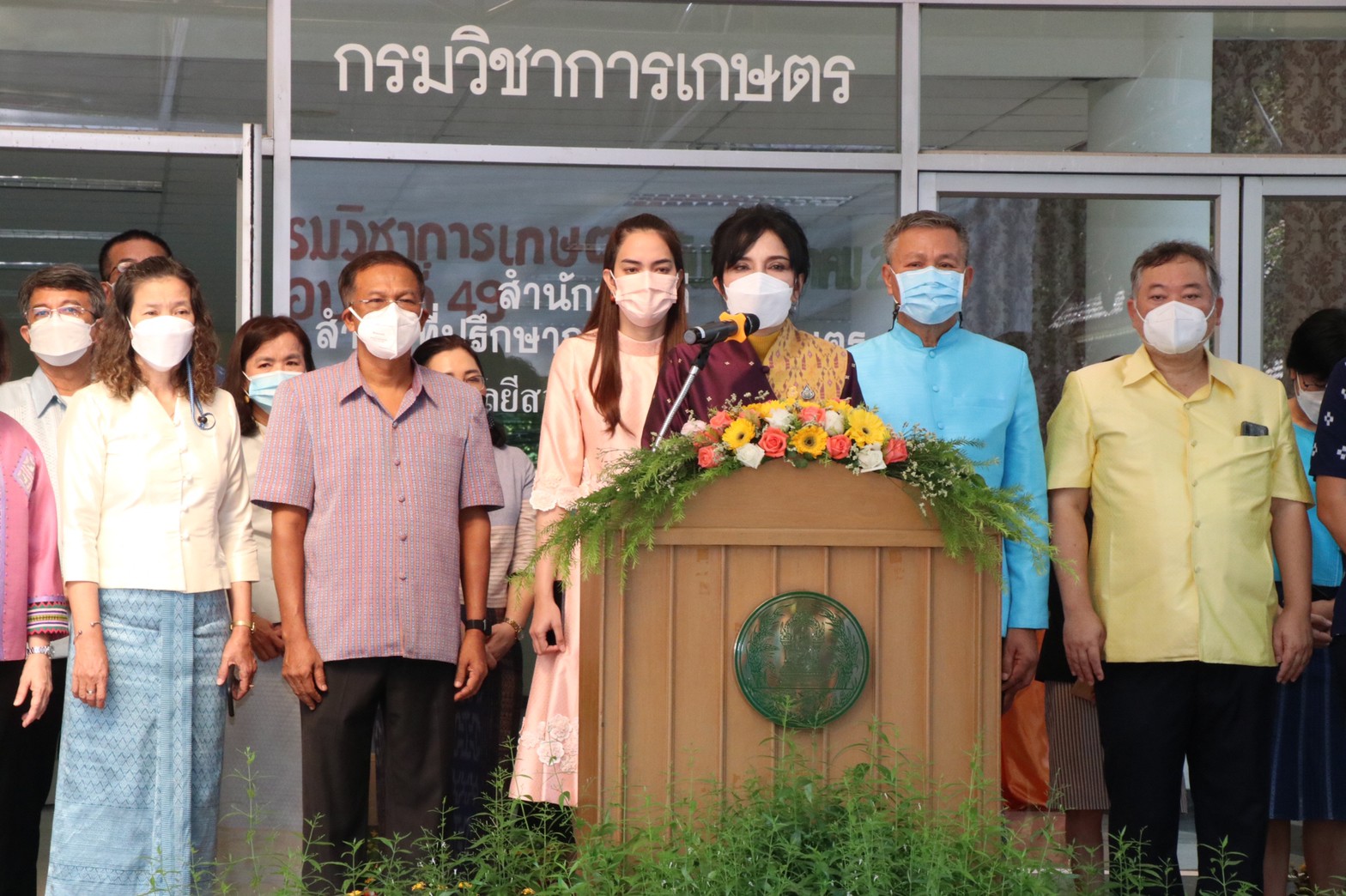 รมช.มนัญญา ปล่อยคาราวานไรเดอร์ส่งต้นฟ้าทะลายโจรถึงบ้าน เนื่องในวันครบรอบ 49 ปี กรมวิชาการเกษตร