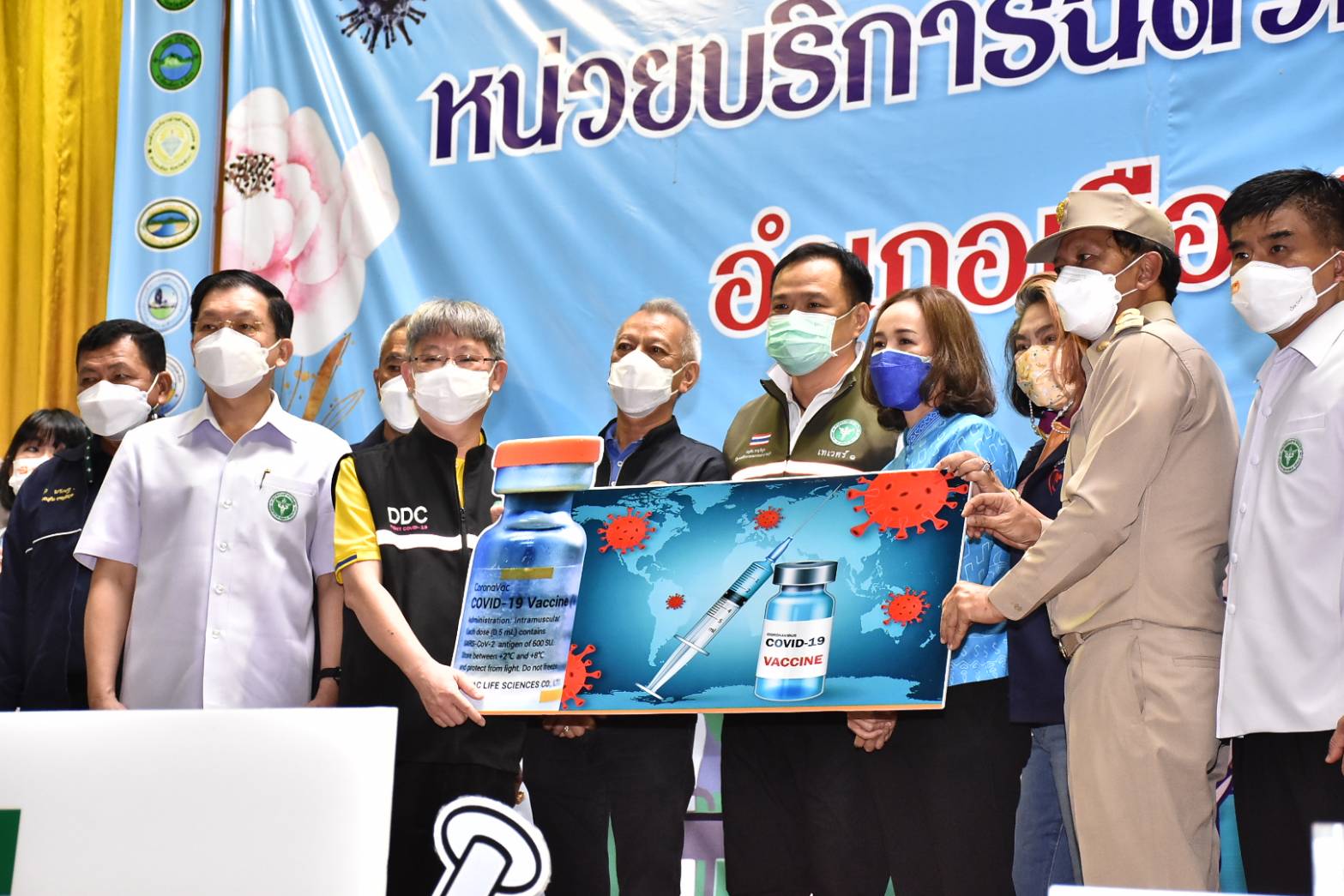 "อนุทิน" ลงพื้นที่ "พังงา" เร่งฉีดวัคซีนโควิด ฟื้นการท่องเที่ยว พร้อมให้กำลังใจจนท.รพ.สนามศูนย์อันดามัน