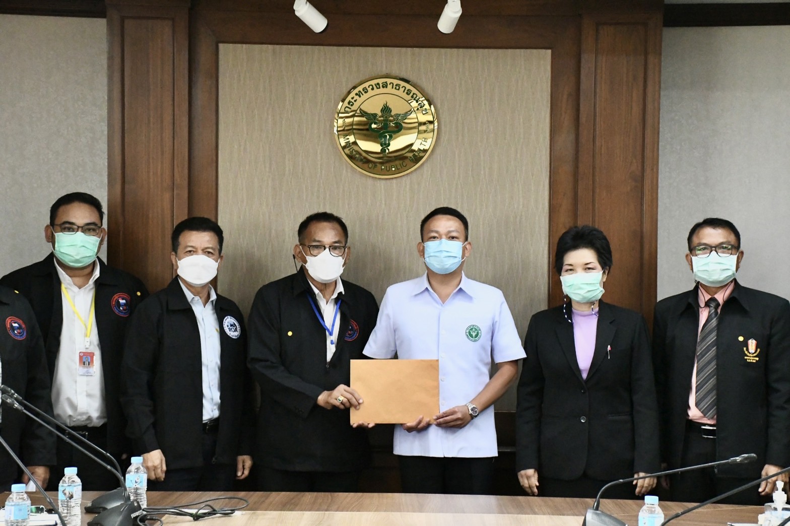 ร้านค้าสัญจรเฮ ! “อนุทิน” รับทราบปัญหาช่วงโควิดระบาด สั่ง สธ.ยื่นหนังสือ ศบค.เสนอแนวทางคลายล็อก ช่วย 1 แสนกว่าชีวิต