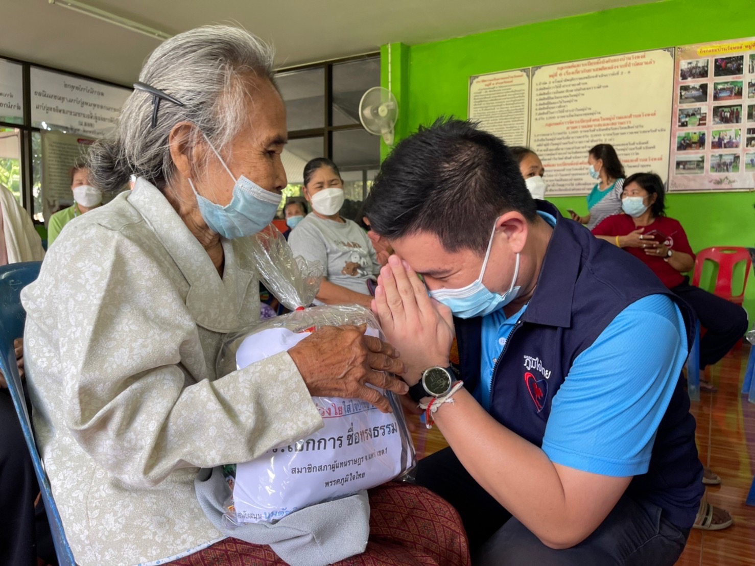 ส.ส.เอกการ ซื่อทรงธรรม มอบ “ถุงปันสุข” แจกจ่ายให้แก่ชาวบ้าน กลุ่มผู้มีรายได้น้อย ผู้พิการ และผู้ป่วยติดเตียง ในพื้นที่ อ.สอง และ อ.เมือง จ.แพร่