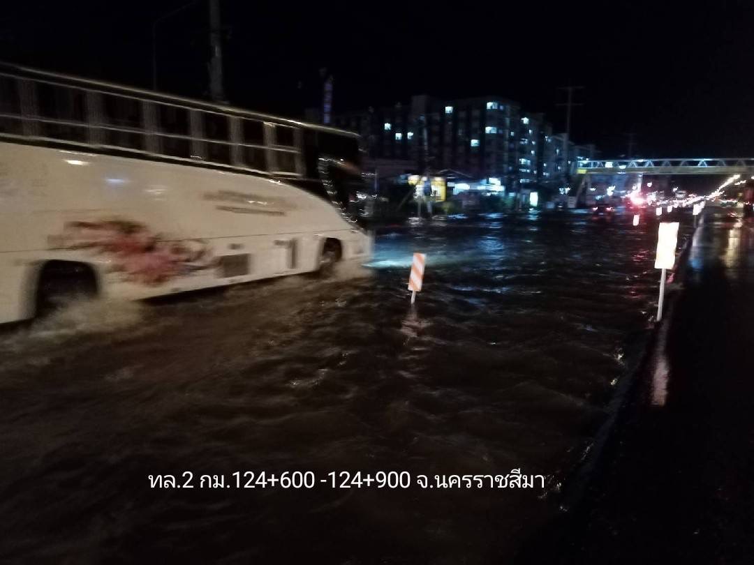 กรมทางหลวงรายงานสถานการณ์ น้ำท่วม และดินสไลด์ ในโครงข่ายทางหลวง ตามนโยบายนายศักดิ์สยาม ชิดชอบ รัฐมนตรีว่าการกระทรวงคมนาคม วันพฤหัสบดีที่ 21 ตุลาคม 2564 เวลา 21.00 น.