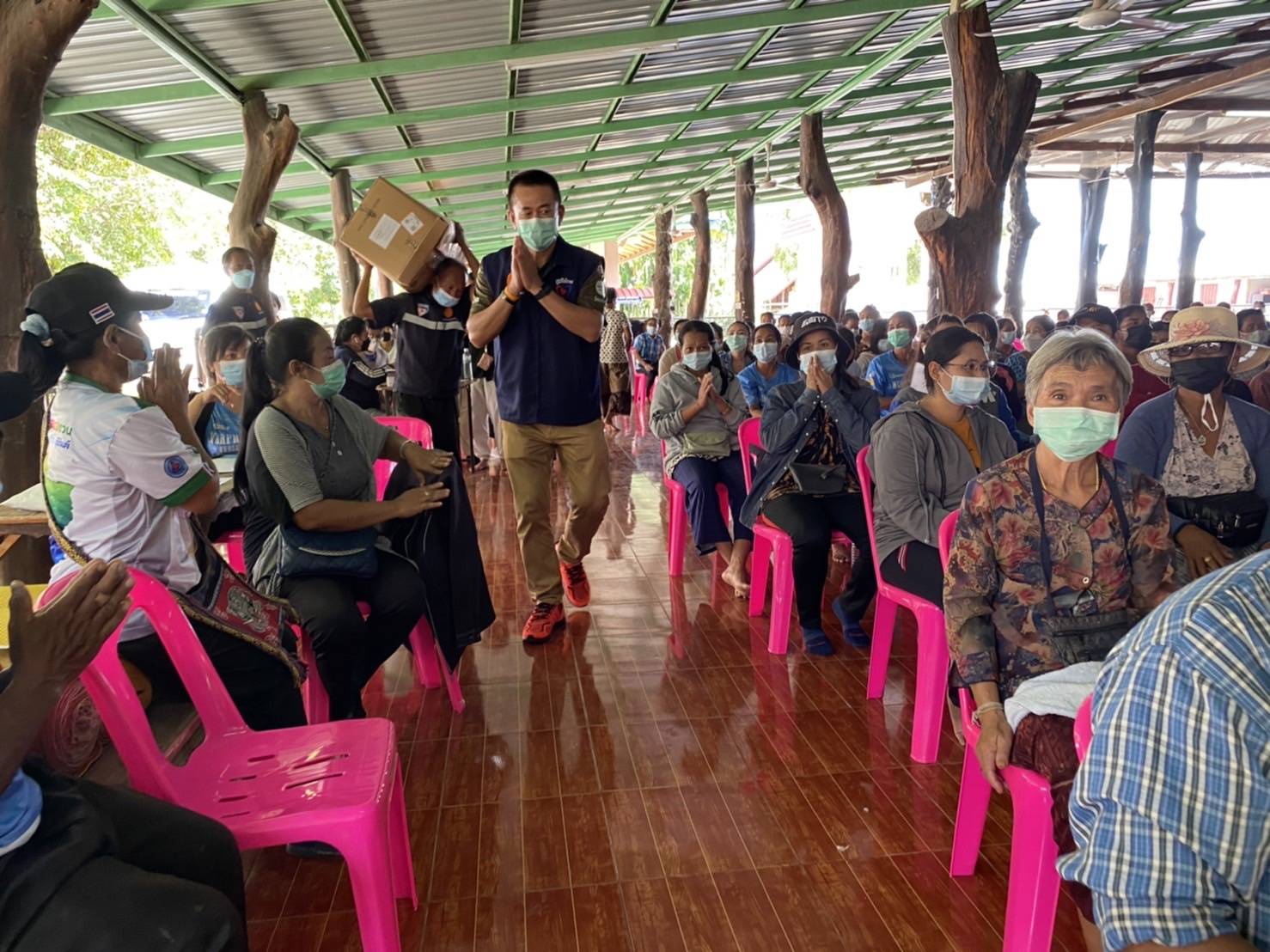 "ส.ส.อดิพงษ์ ฐิติพิทยา" ห่วงใยพี่น้องประชาชนลงพื้นที่มอบชุดตรวจโควิด19 (ATK ) ให้กับพี่น้องประชาชนในเขตพื้นที่อำเภอกระสังจังหวัดบุรีรัมย์