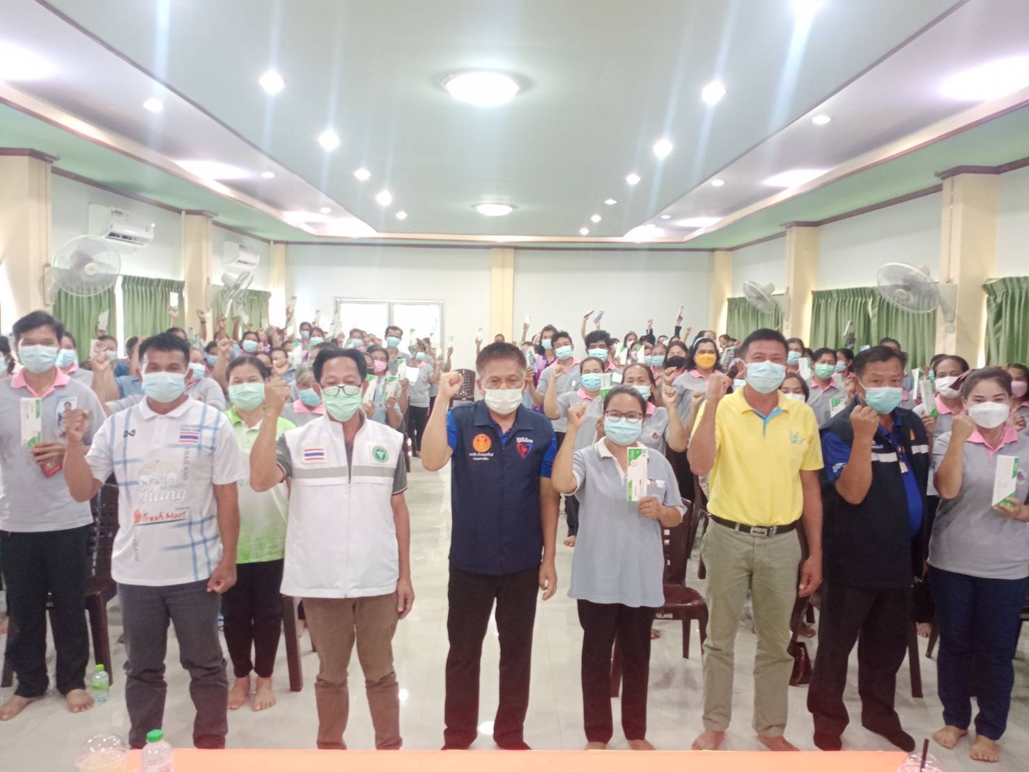 "ส.ส.พรชัย อำนวยทรัพย์" ลงพื้นที่พร้อมกลุ่มเพื่อนพรชัยมอบชุดตรวจโควิด 19 ประชาชนและเจ้าหน้าที่ผู้ปฏิบัติงานในเขตพื้นที่จังหวัดนครราชสีมา