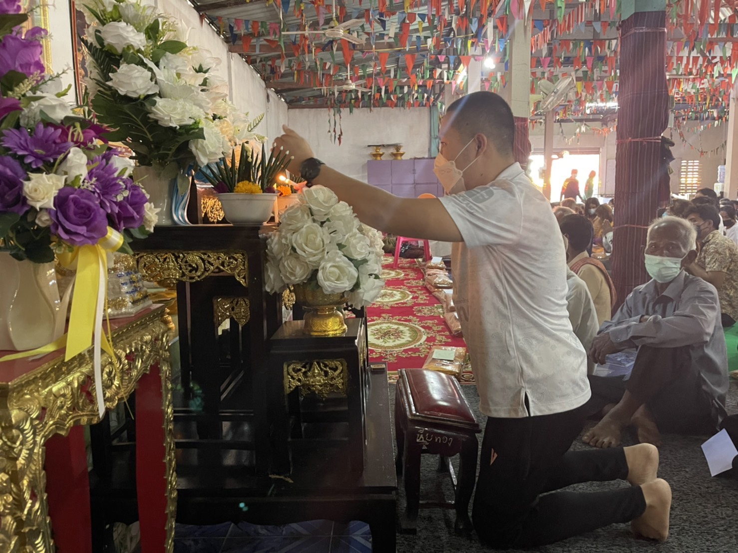 "ส.ส.จักรกฤษณ์ ทองศรี" ร่วมงานทอดกฐินที่วัดบ้านสารภี และ วัดโคกเพชรไสยา ต.สี่เหลี่ยม อ.ประโคนชัย จ.บุรีรัมย์