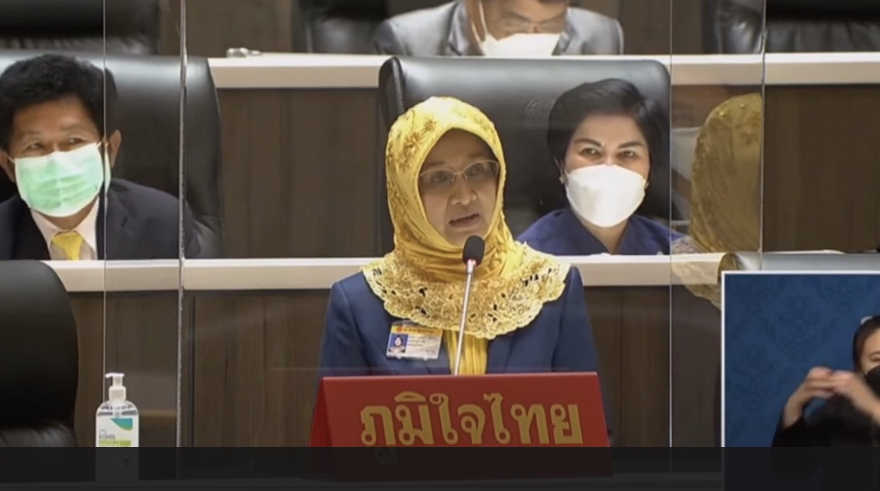 "พ.ญ.เพชรดาว โต๊ะมีนา"ขอให้รัฐเร่งดำเนินการช่วยเหลือคนไทย-นศ. ที่ต้องการเกินกลับบ้าน แต่ยังเงื่อนไขค่าพักโรงแรมกักตัว อยู่ที่ 3 หมื่นบาทต่อคน