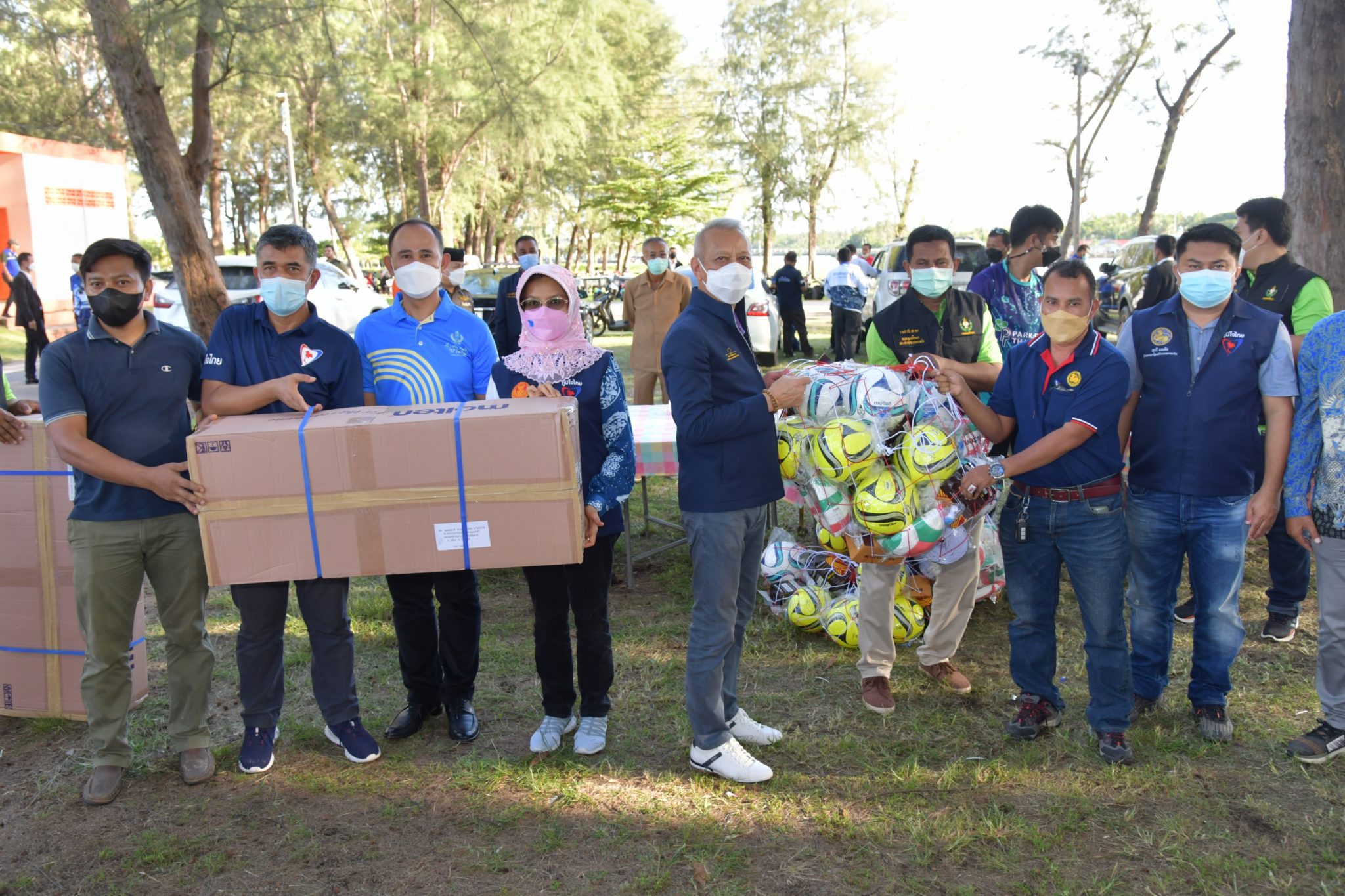รมว.กก.พิพัฒน์​ รัช​กิจ​ประการ ลงพื้นที่หาดวาสุกรี อ.สายบุรี​ พบปะ​ประชาชน​ในพื้นที่​พร้อม​มอบอุปกรณ์กีฬาให้แก่กำนันผู้ใหญ่บ้าน​ และเยาวชนแต่ละตำบลของอำเภอสายบุรี จ.ปัตตานี