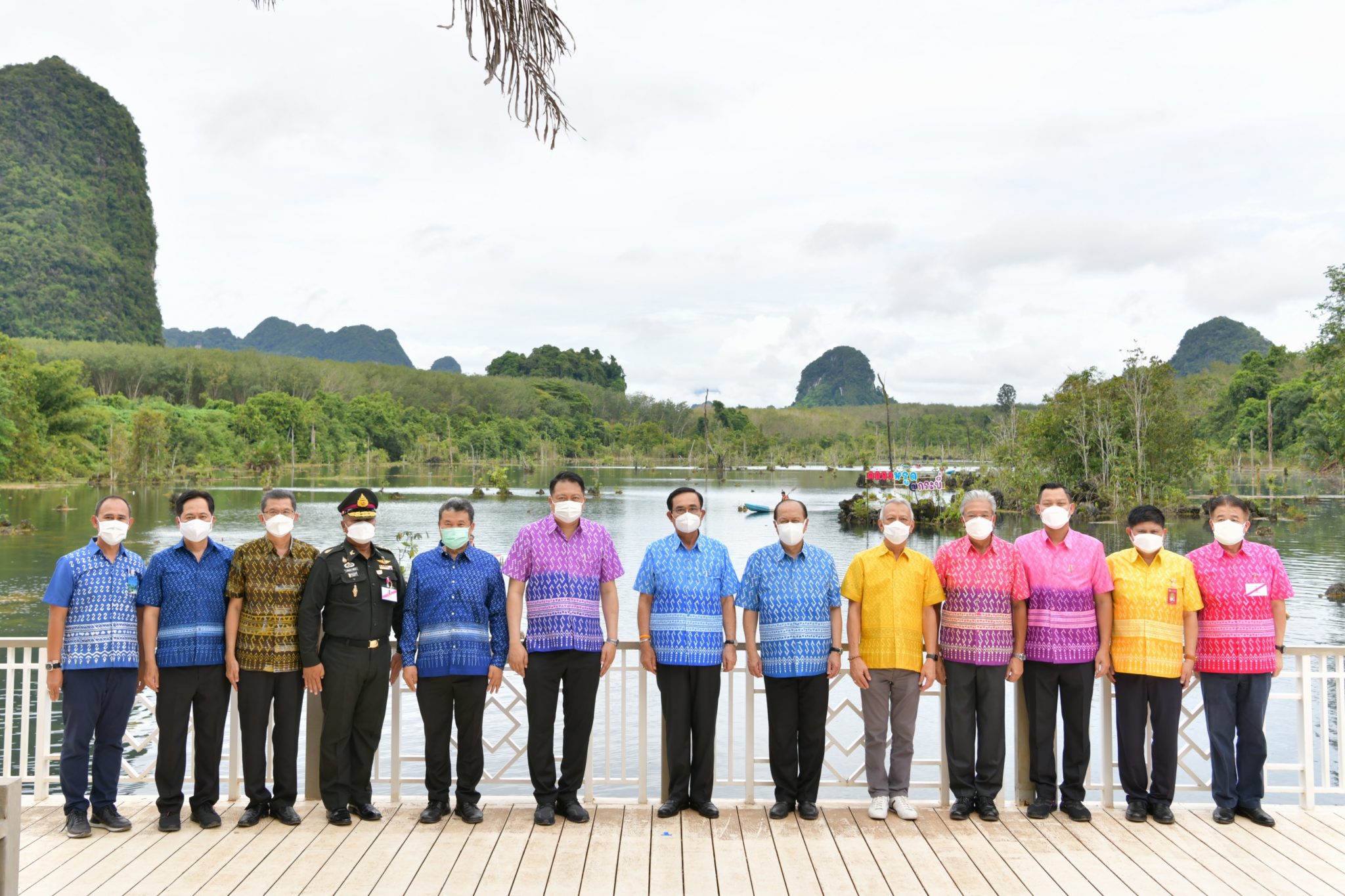 รมว.ท่องเที่ยวและกีฬา ร่วม ครม. เยี่ยมชมวิถีชีวิตชุมชนท่องเที่ยว ต.หนองทะเล อ.เมืองกระบี่ เป็นชุมชนต้นแบบวิถีอนุรักษ์ แนะให้ร่วมกันพัฒนาพื้นที่ เป็นเจ้าบ้านที่ดี สร้างความประทับใจแก่นักท่องเที่ยวที่มาเยือน