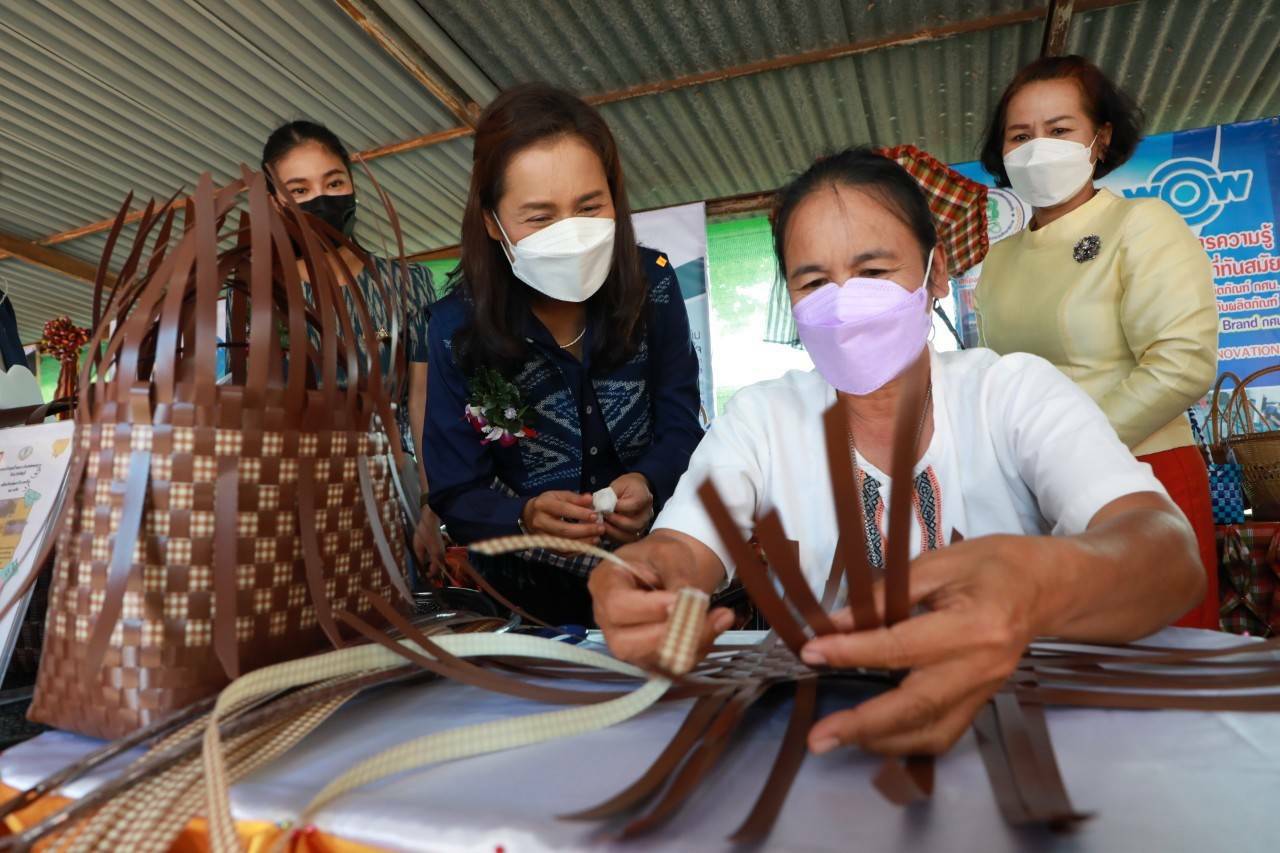 “ครูโอ๊ะ” นำทีม “สุชาดา” ลงพื้นที่ชัยภูมิเยี่ยมให้กำลังใจพร้อมติดตามการทำงานของ กศน.เมือง-หนองบัวแดง ชื่นชมการทำงานครู กศน. ยกเป็นครูพันธุ์พิเศษ ขอบคุณทุกความร่วมมือ ช่วยเป็นฟันเฟืองขับเคลื่อนความกินดีอยู่ดีแก่ประชาชน