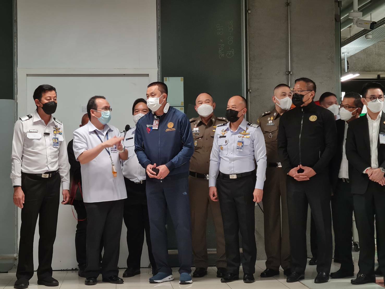 ศักดิ์สยาม พอใจมาตรการคัดกรองผู้เดินทางเข้าประเทศ ตามนโยบายนายกรัฐมนตรี ในการเปิดประเทศ คาดผู้โดยสารเข้าไทยทั้งเดือนกว่า 7 แสนคน