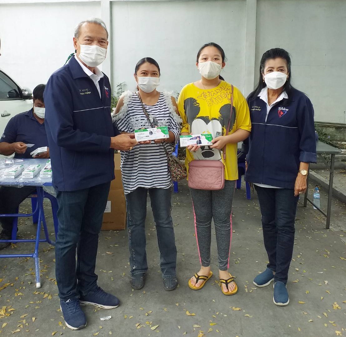 ส.ส.มณฑล โพธิ์คาย ลงพื้นที่มอบชุดตรวจ ATK ให้กับพี่น้องประชาชนที่พักอาศัยอยู่หมู่บ้านมีสเปซ อ่อนนุช เขตสวนหลวง และตลาดนัดดาราฉาย นอกจากนี้ได้มอบแตงล้านให้กับพี่น้องประชาชนเขตสวนหลวง เพื่อช่วยเหลือเกษตรกรที่ได้รับผลกระทบจากสถานการณ์โควิด-19