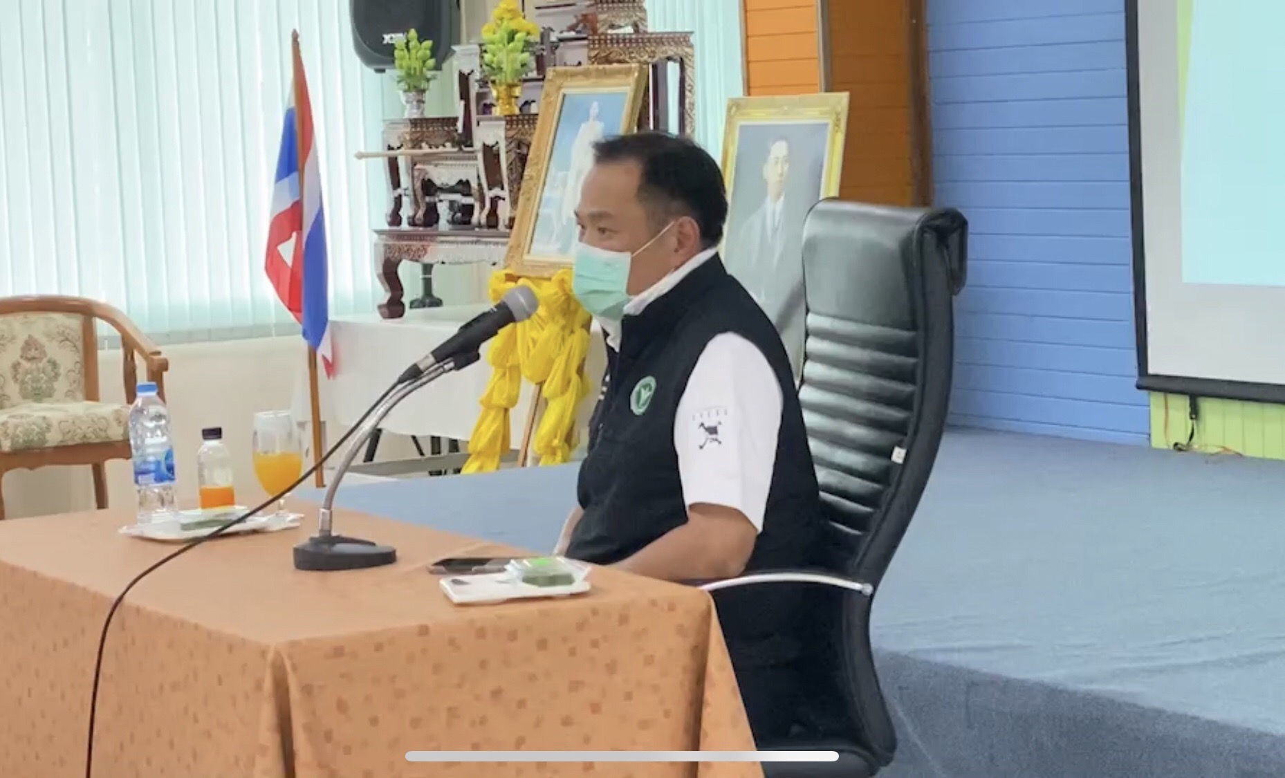 "อนุทิน" ลงพื้นที่ จ.ชุมพร ย้ำ แผนฉีดวัคซีน ต้องเดินหน้า แม้เจอปัญหาอุทกภัย พร้อม ผลักดันบรรจุเป็นข้าราชการ ปลุกขวัญบุคลากรการแพทย์