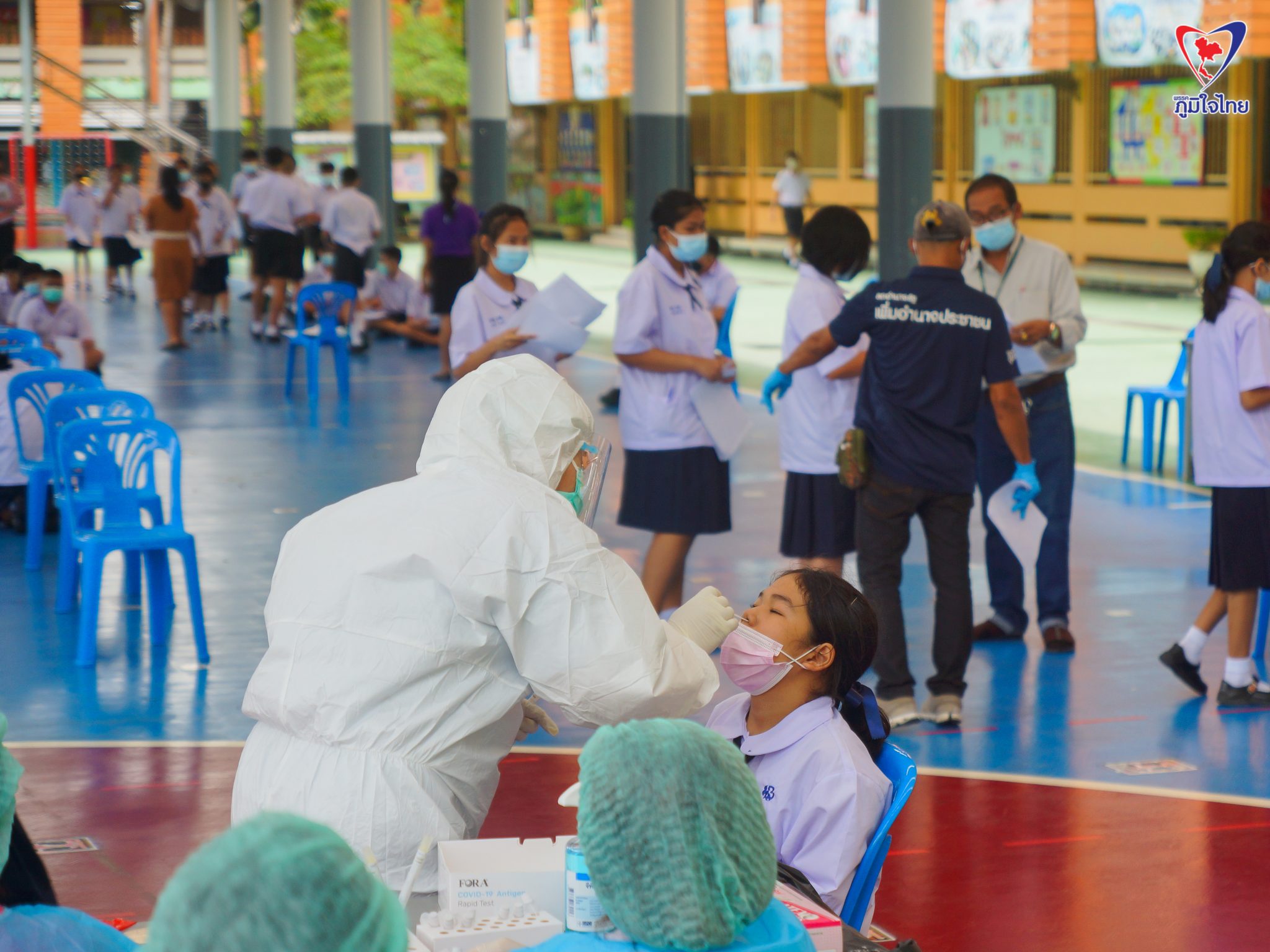 ส.ส.โชติพิพัฒน์ เตชะโสภณมณี ลงพื้นที่ร่วมกับเครือรพ.สหวิทยาการมะลิตรวจ ATK หาเชื้อไวรัสโควิด-19 ให้กับนักเรียน รร.วัดไทร เขตจอมทอง