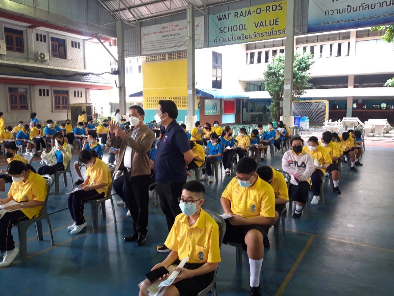 ส.ส.โชติพิพัฒน์ เตชะโสภณมณี ลงพื้นที่พร้อมทีมงานร่วมกับเครือรพ.สหวิทยาการมะลิ ตรวจ ATK หาเชื้อไวรัสโควิด-19 ให้กับนักเรียนรร.วัดราชโอรส เขตจอมทอง เพื่อเป็นการคัดกรองให้กับทางโรงเรียนก่อนที่จะเปิดการเรียนการสอนในวันที่ 22 พ.ย. 64 นี้