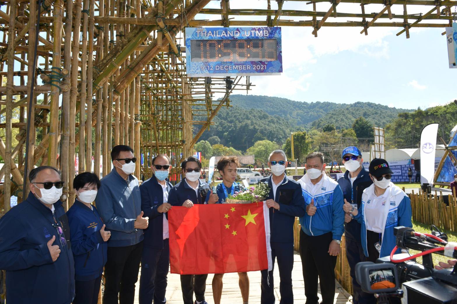 รมว.พิพัฒน์ รัชกิจประการ พร้อมด้วยผู้บริหารกระทรวงฯ เป็นประธานในพิธีเปิดกีฬาชาวไทยภูเขา ที่โรงเรียนบ้านขุนกลาง ซึ่งเป็นหนึ่งในกิจกรรมรักษ์สิ่งแวดล้อมในการแข่งขัน “วิ่งเทรล ดอยอินทนนท์” สนาม Thailand by UTMB 2021 ซึ่งเป็น 1 ใน 3 สนามของเอเชีย และ 1 ใน 16 สนามของโลก วันที่ 2