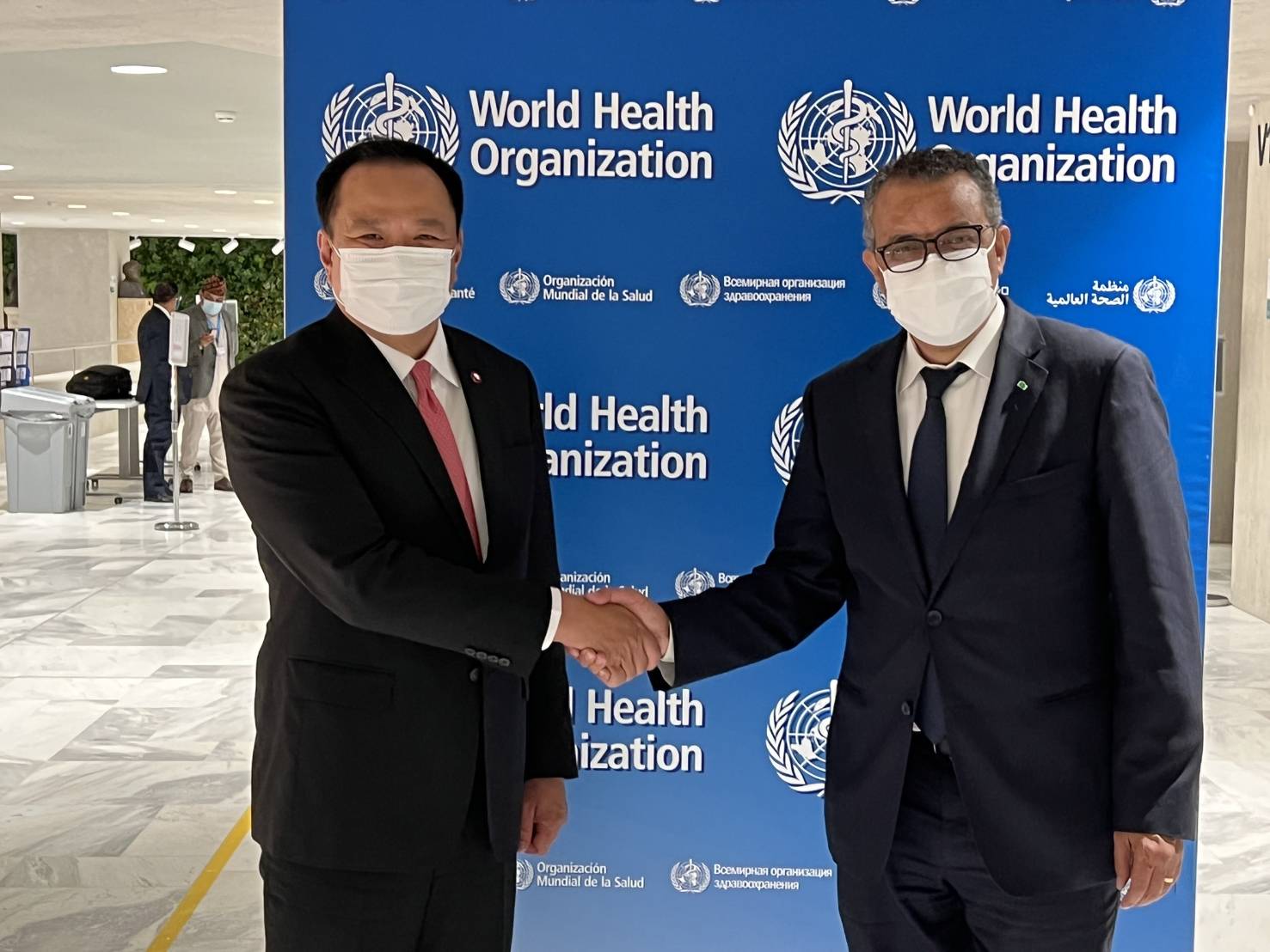 "อนุทิน" พบ "ผอ.อนามัยโลก" หารือแผนหยุดโควิด-19 ผลักดันไทยเข้า WHO BioHub