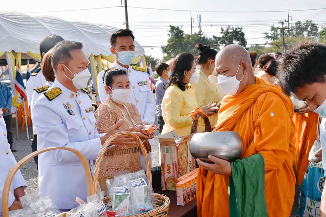 "ส.ส.สฤษดิ์ บุตรเนียร" ร่วมทำบุญตักบาตรเนื่องใน วันคล้ายวันพระราชสมภพพระบาทสมเด็จพระบรมชนกาธิเบศร มหาภูมิพลอดุลยเดชมหาราช บรมนาถบพิตรวันชาติ และวันพ่อแห่งชาติ