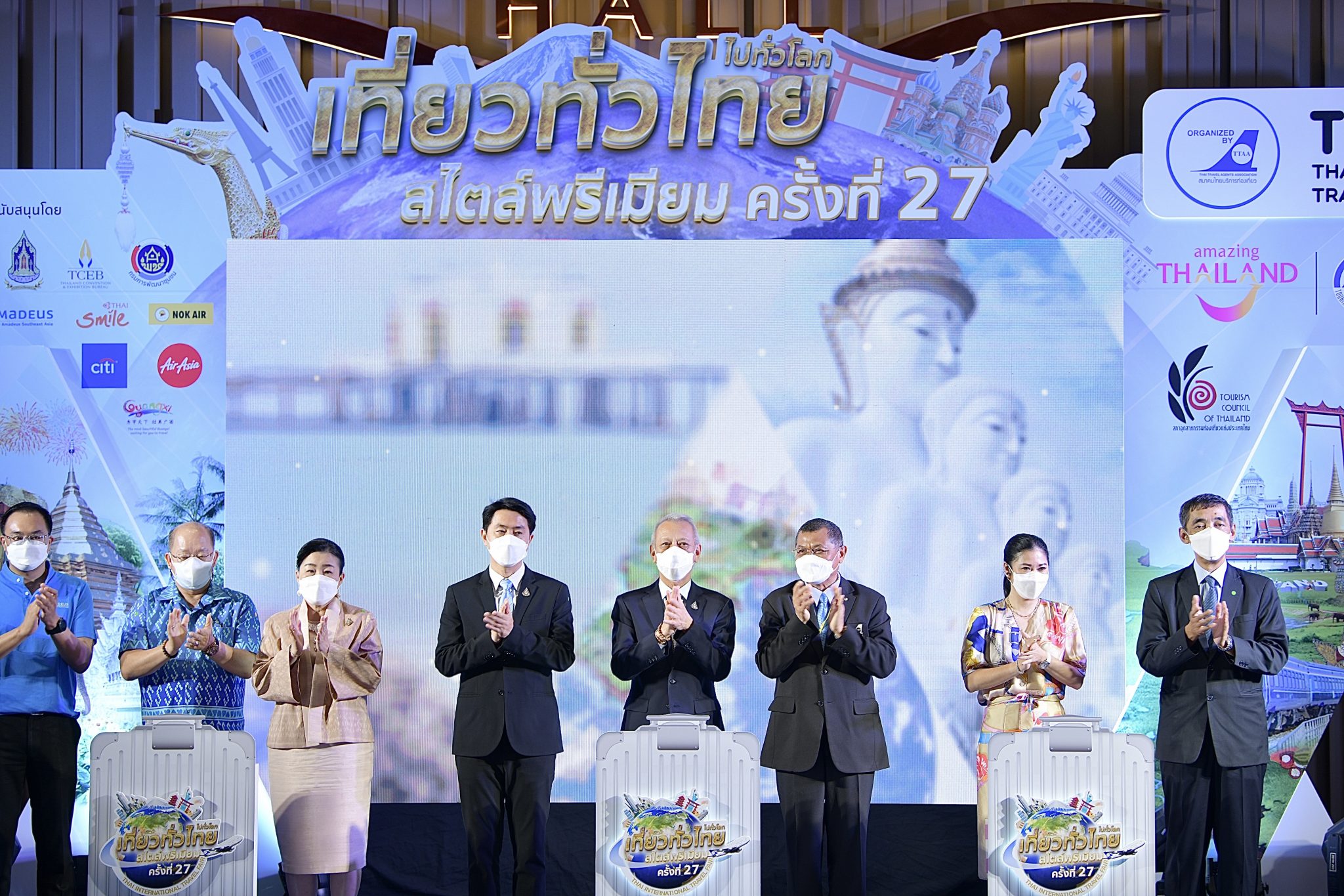 รมว.พิพัฒน์ รัชกิจประการ ร่วมพิธีเปิดงาน ”เที่ยวทั่วไทย สไตล์พรีเมี่ยม" TITF#27 ณ true icon hall ห้างสรรพสินค้า iconsiam กรุงเทพมหานคร